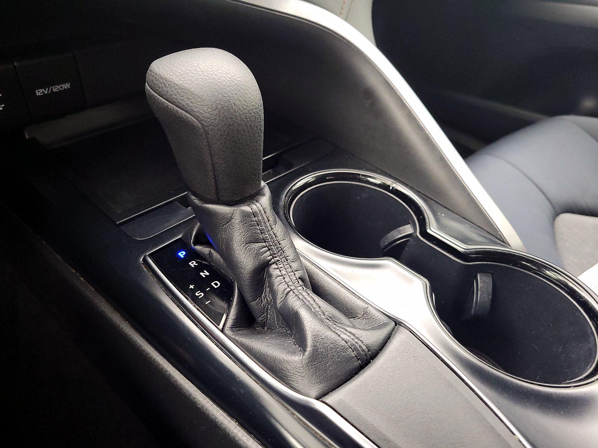 Thumbnail: 2018 Toyota Camry - 17