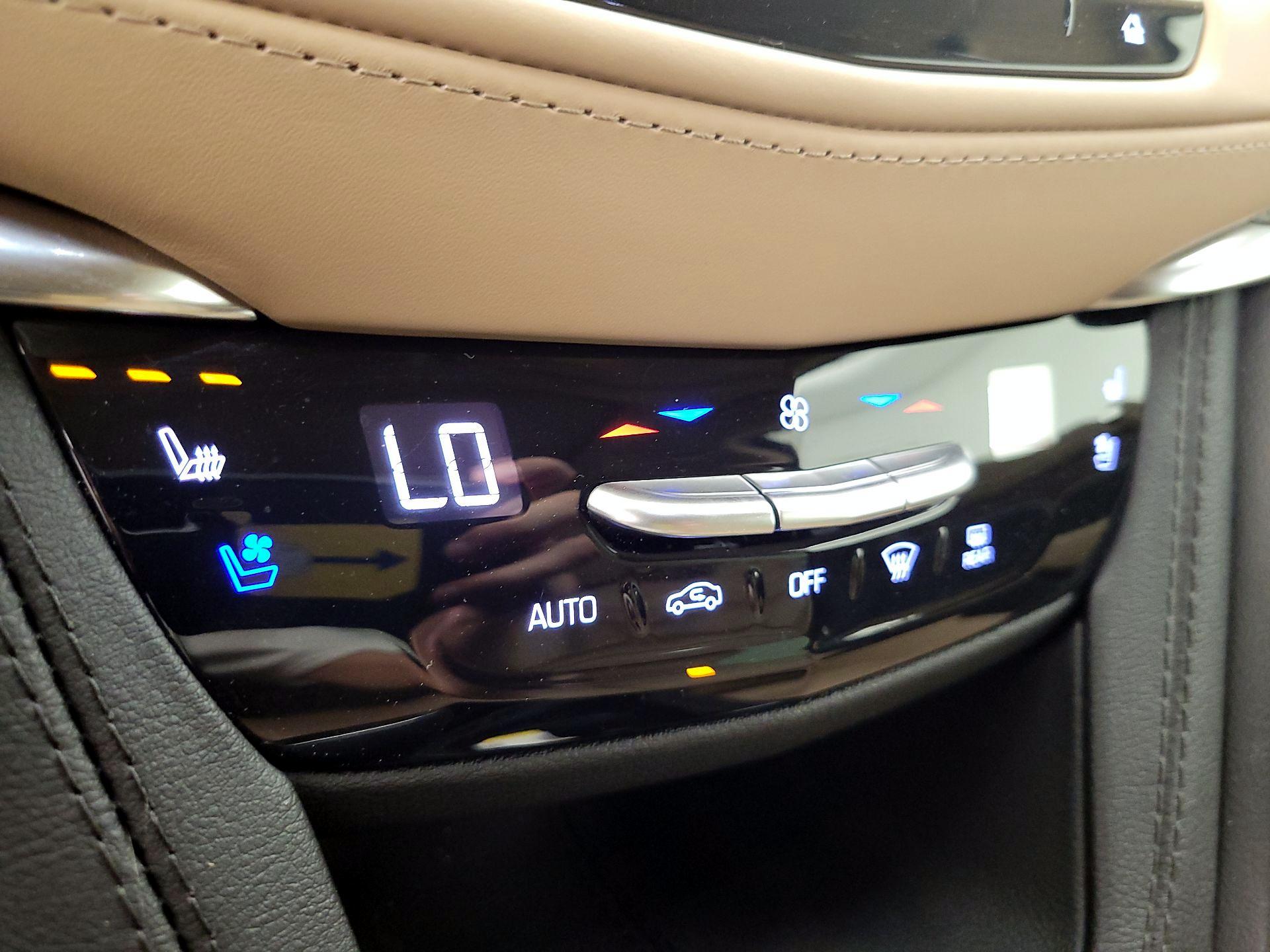 Thumbnail: 2024 Cadillac XT5 - 16