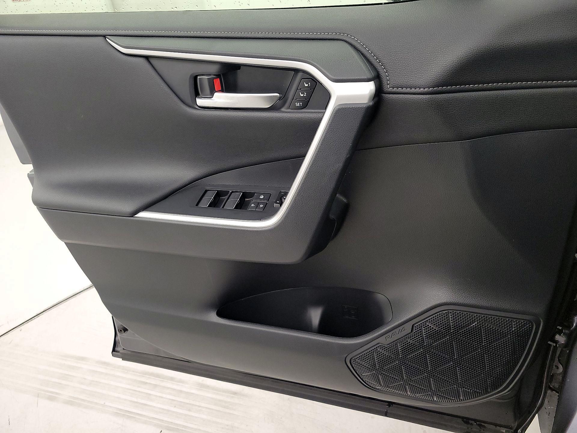 Thumbnail: 2022 Toyota RAV4 - 12