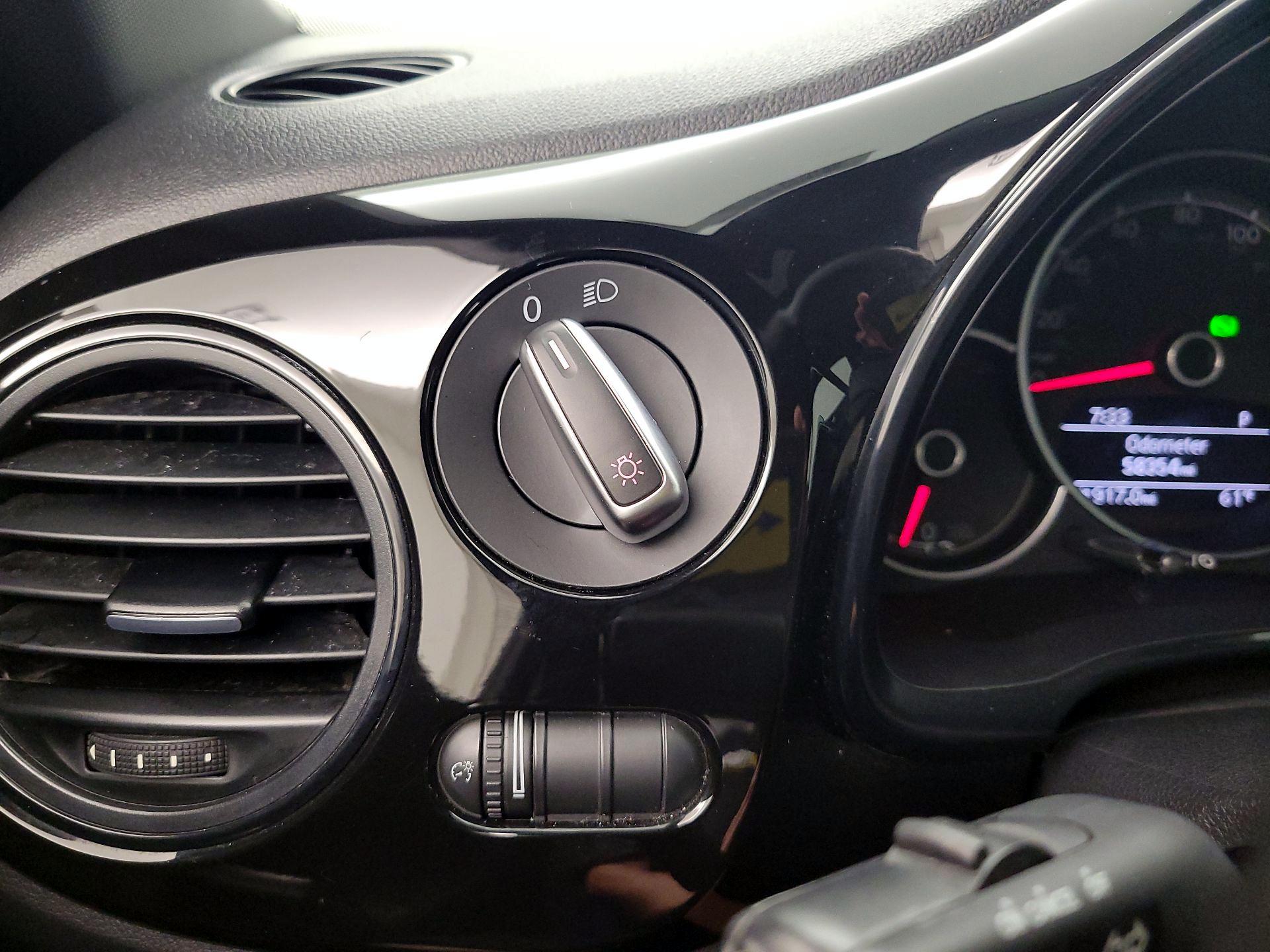 Thumbnail: 2018 Volkswagen Beetle - 13