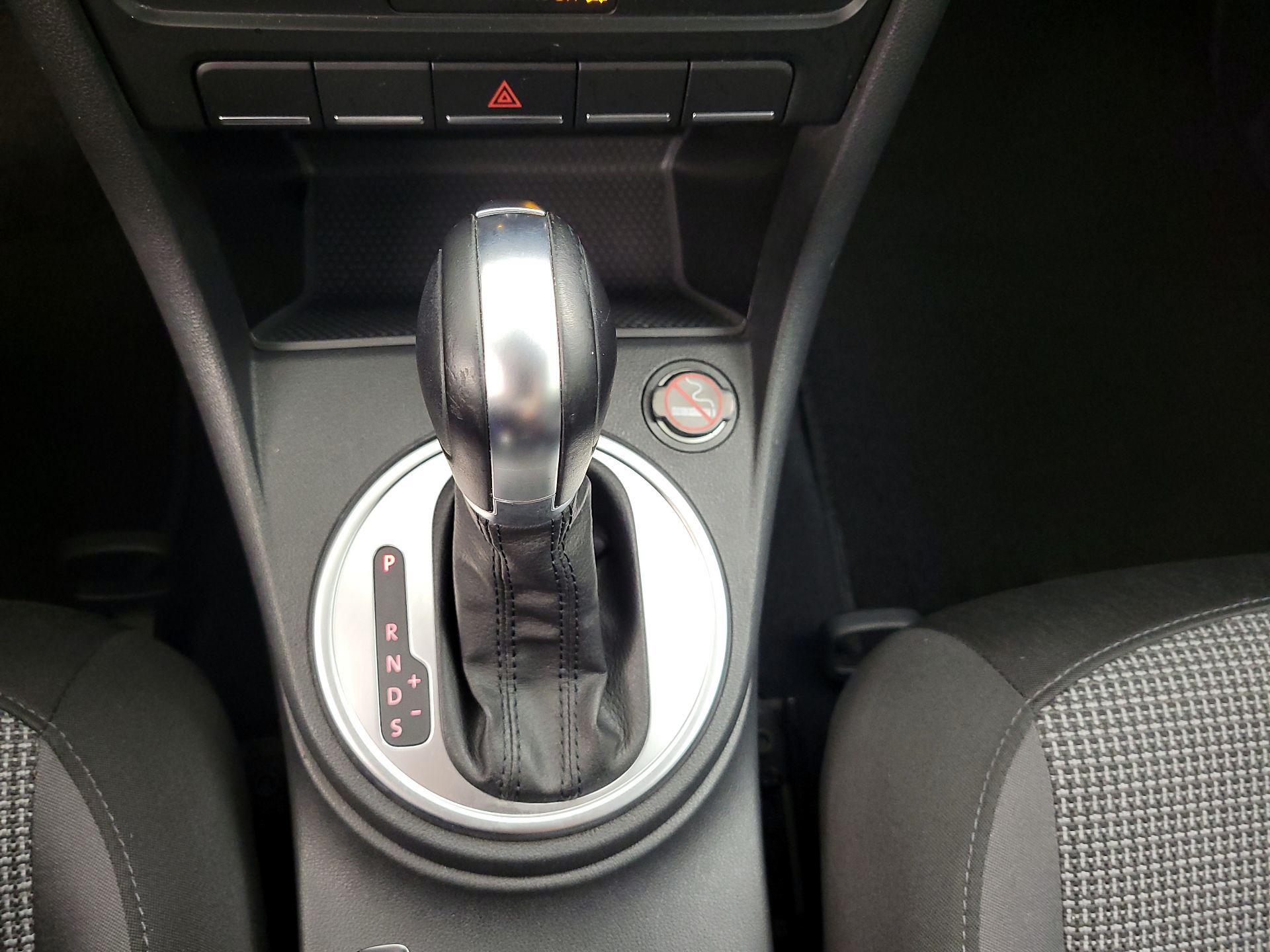 Thumbnail: 2018 Volkswagen Beetle - 17
