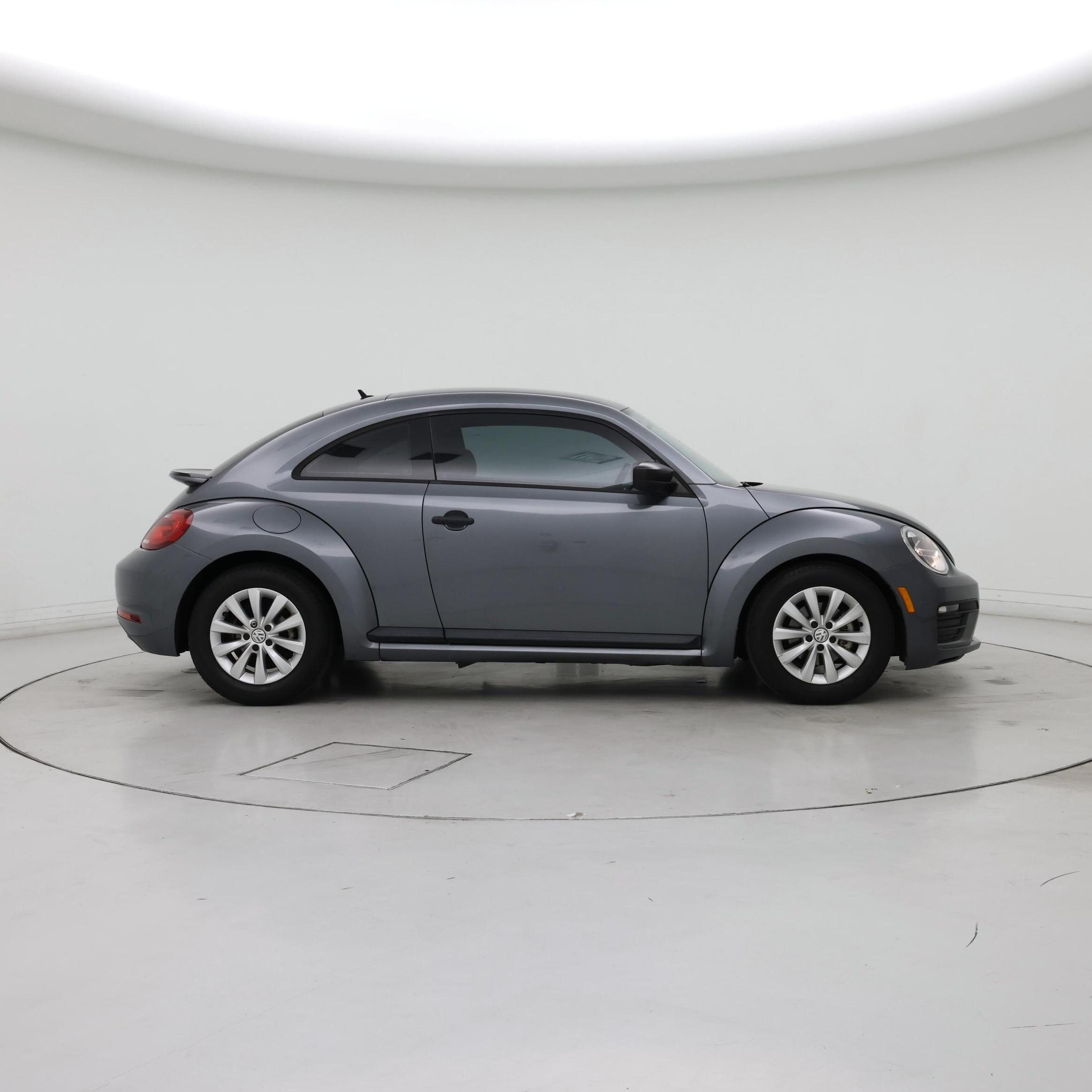 Thumbnail: 2018 Volkswagen Beetle - 7