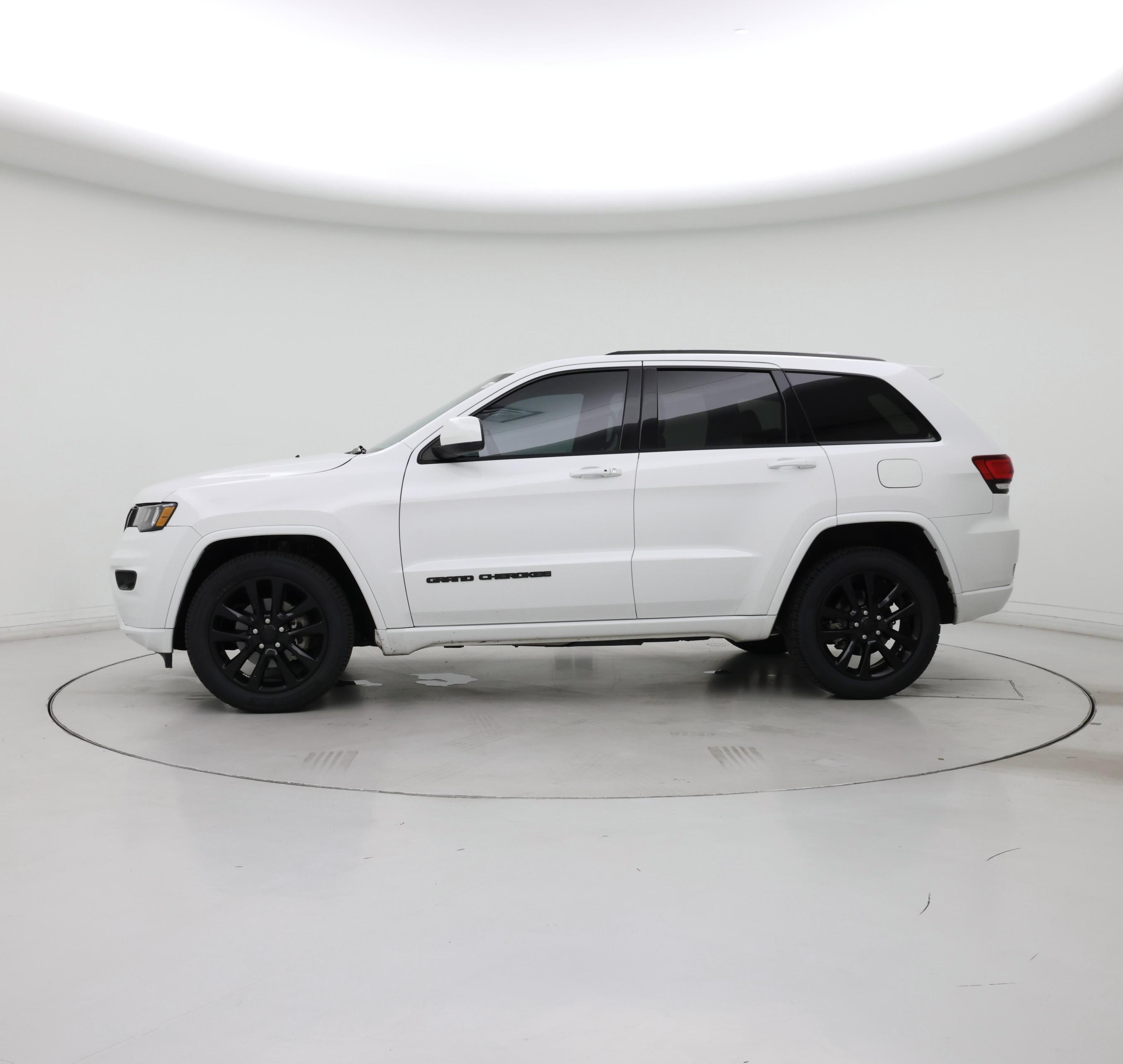 Thumbnail: 2018 Jeep Grand Cherokee - 3