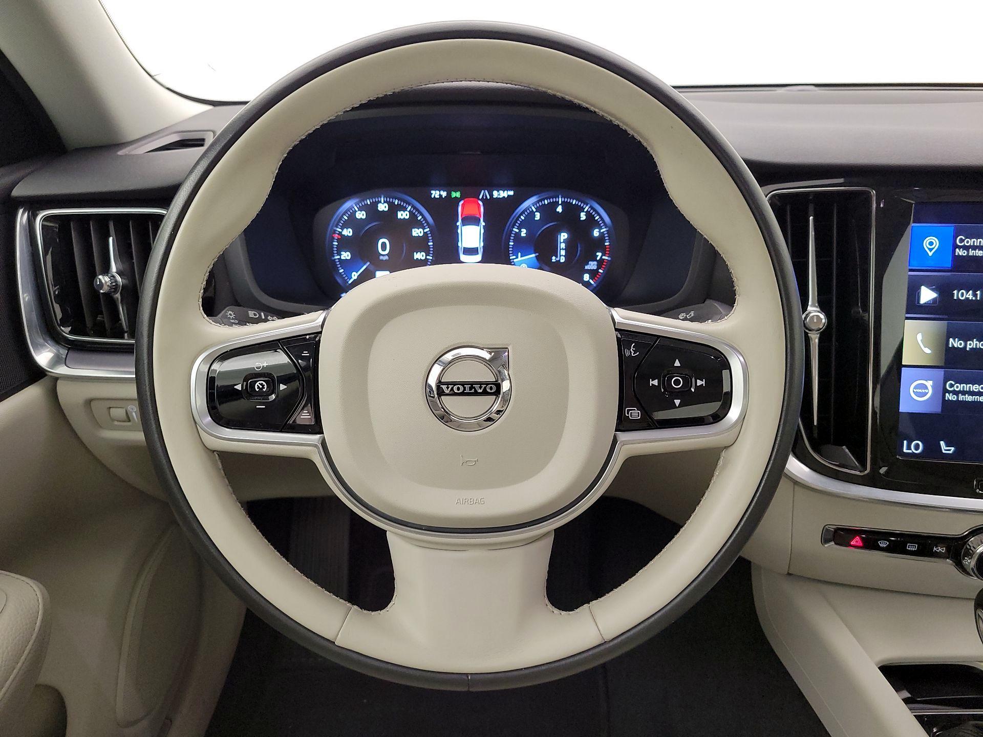 Thumbnail: 2020 Volvo S60 - 10