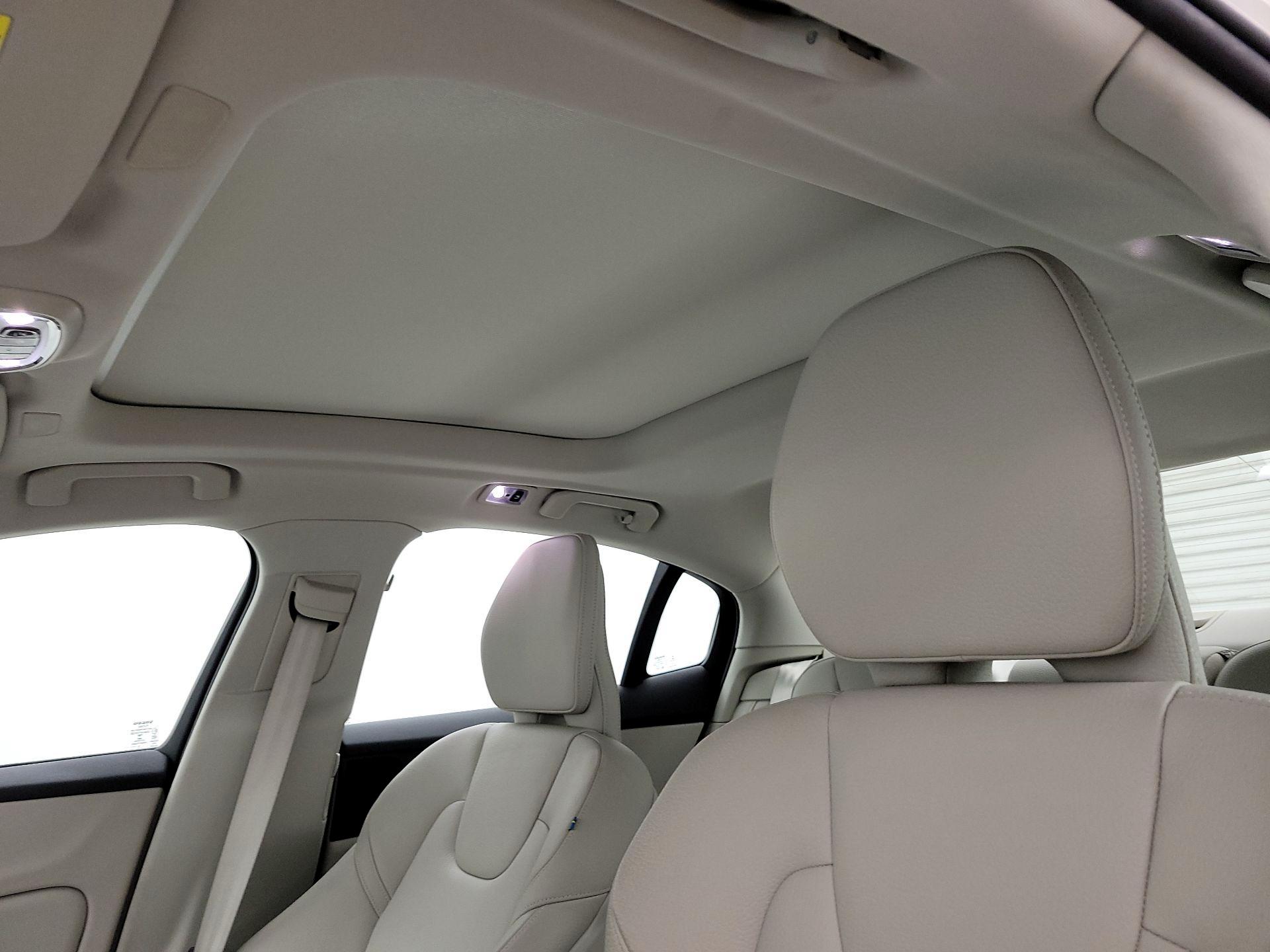 Thumbnail: 2020 Volvo S60 - 19