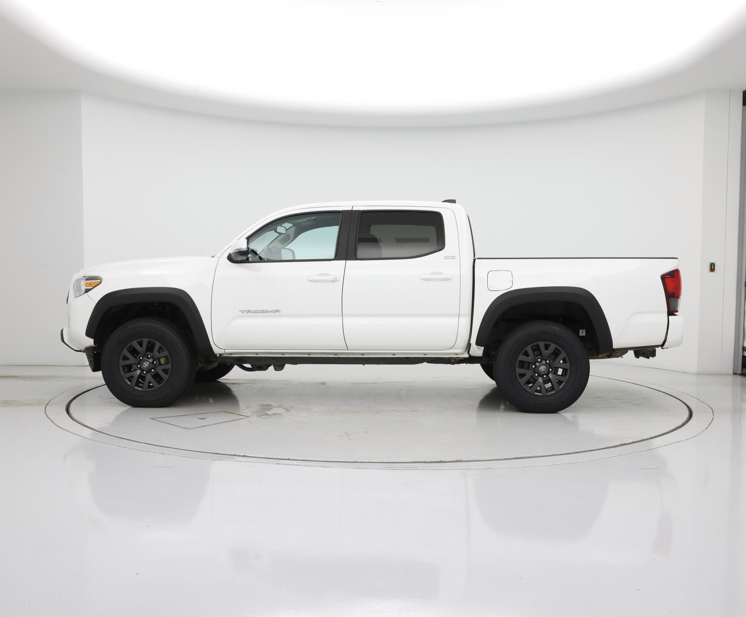Thumbnail: 2022 Toyota Tacoma - 3