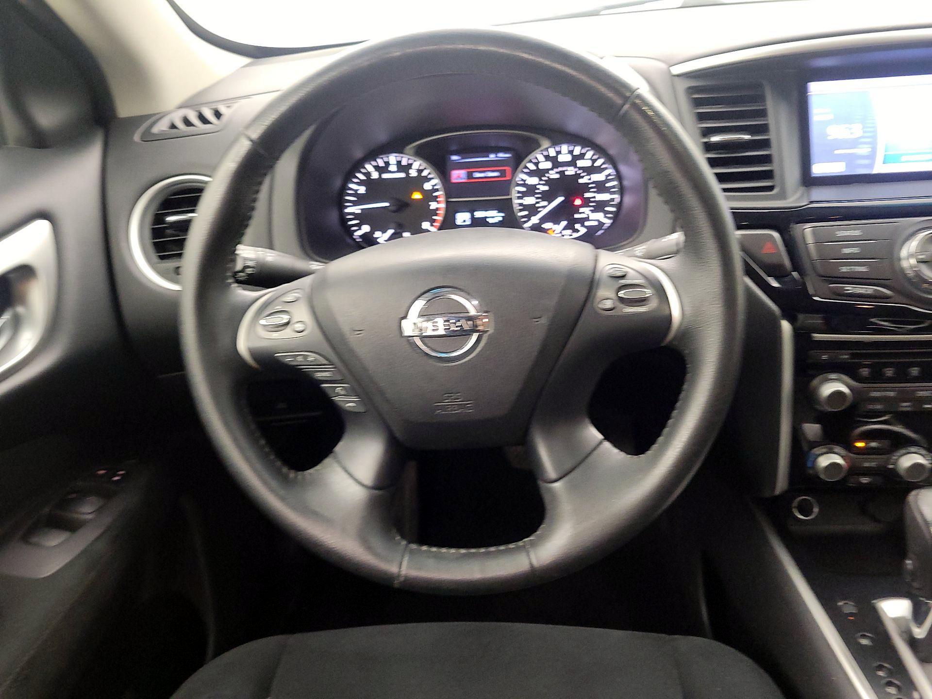 Thumbnail: 2015 Nissan Pathfinder - 10