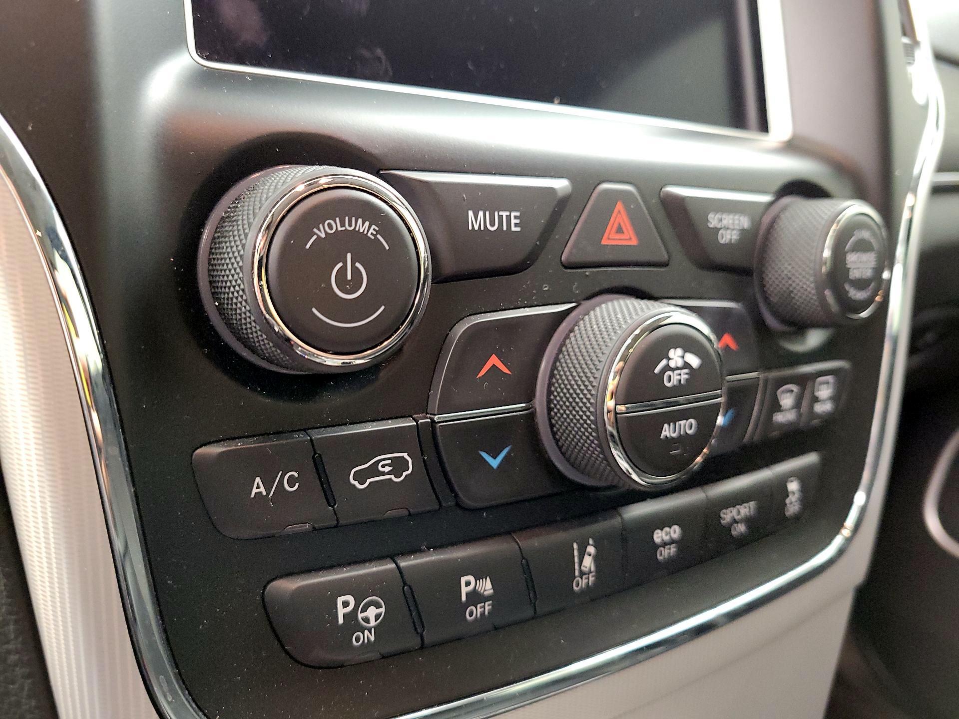 Thumbnail: 2018 Jeep Grand Cherokee - 16