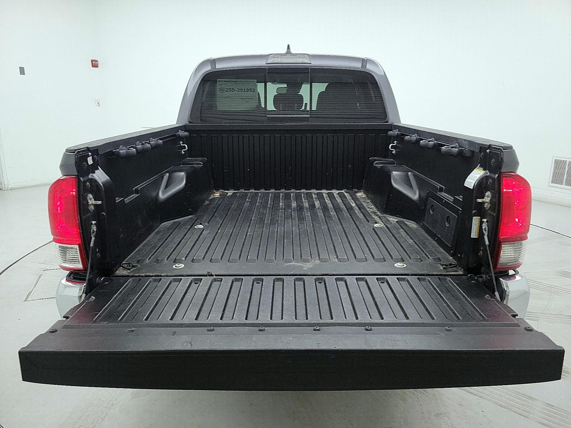 Thumbnail: 2019 Toyota Tacoma - 20