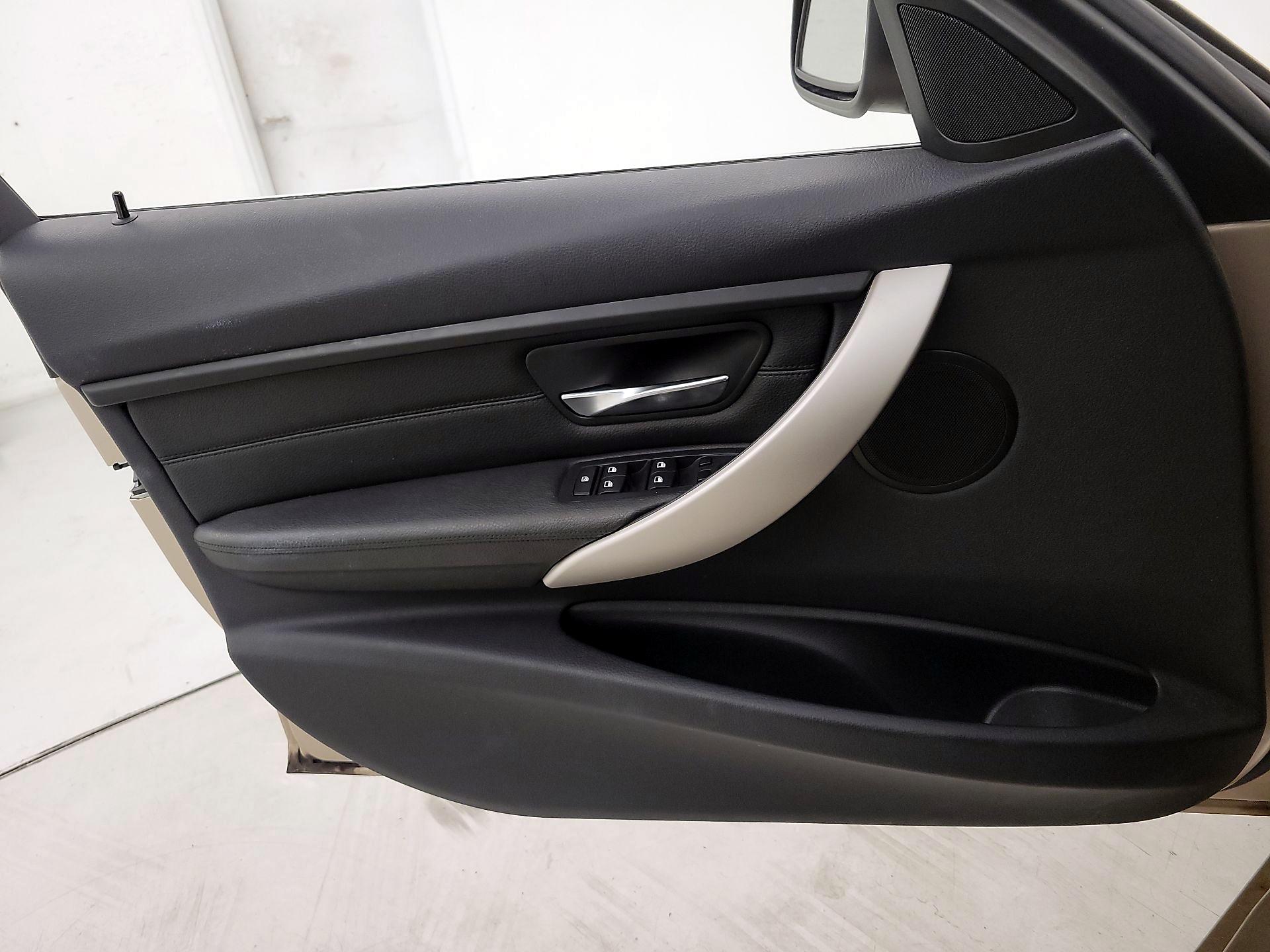 Thumbnail: 2015 BMW 3 Series - 12