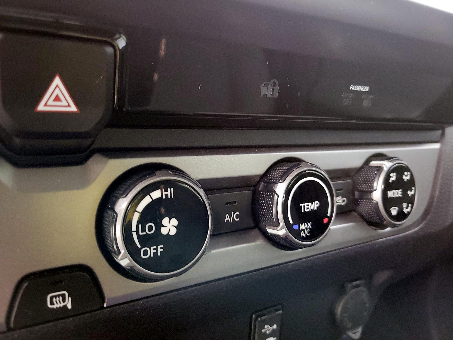 Thumbnail: 2016 Toyota Tacoma - 16