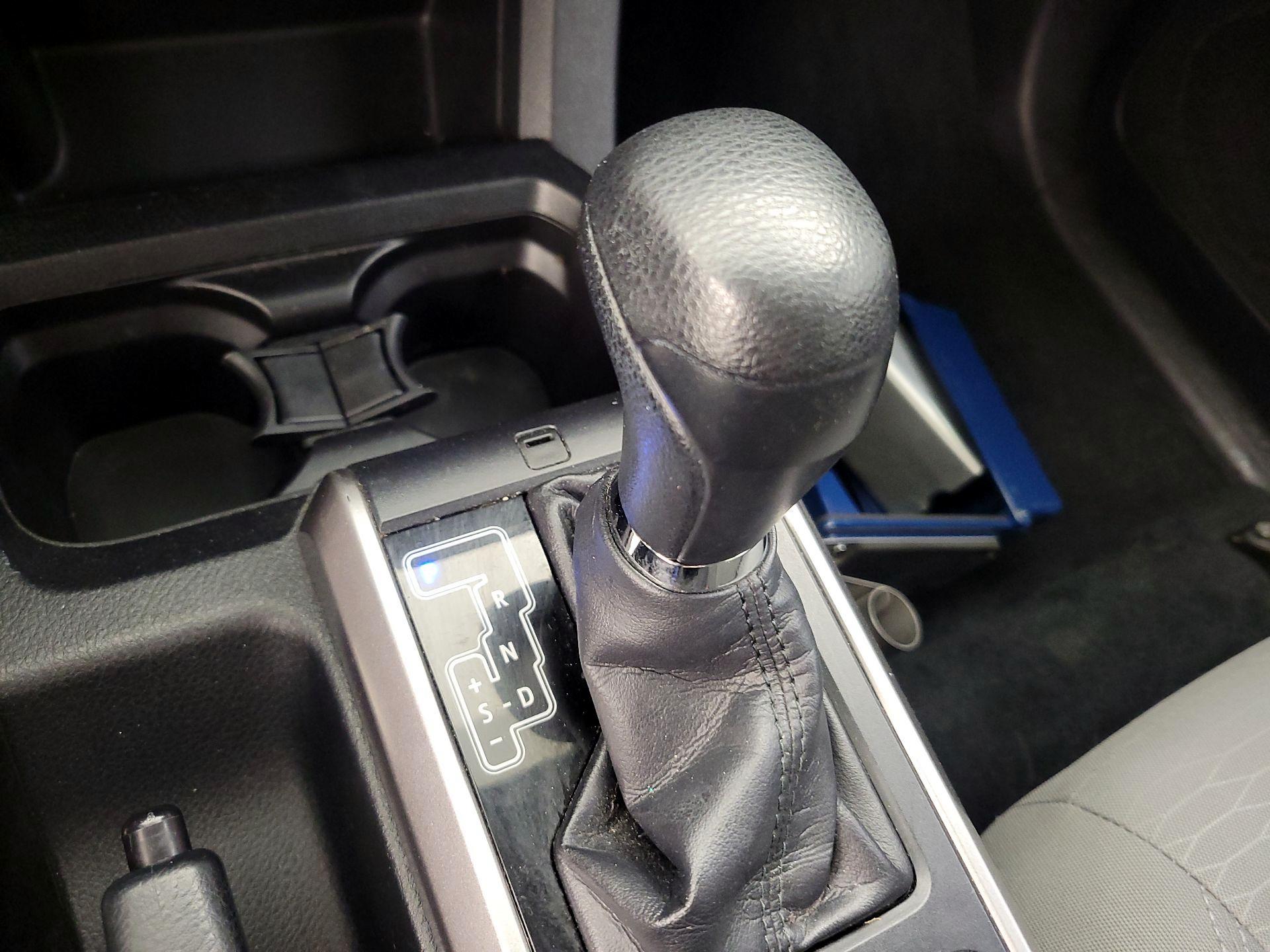 Thumbnail: 2016 Toyota Tacoma - 17
