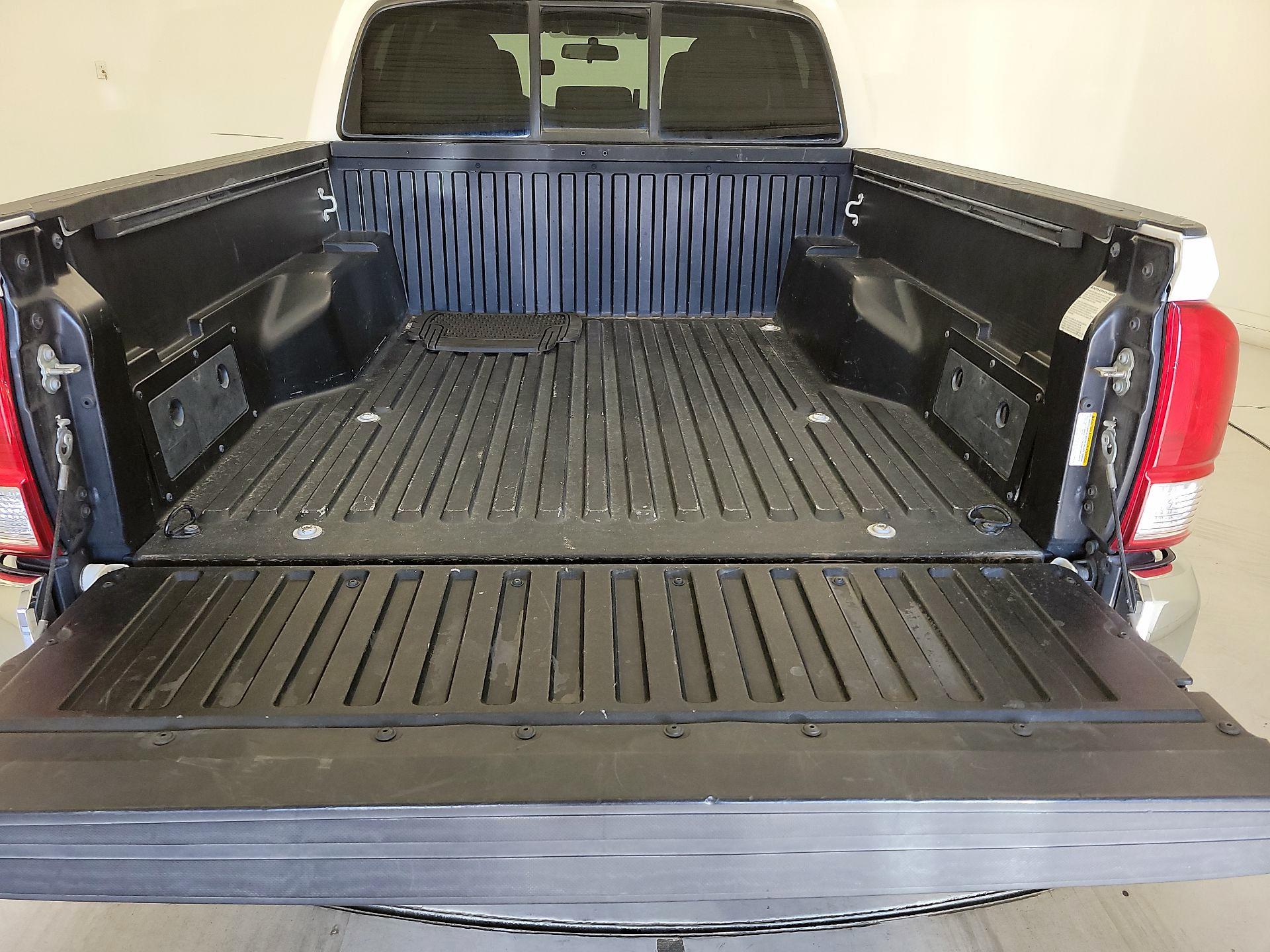 Thumbnail: 2016 Toyota Tacoma - 20