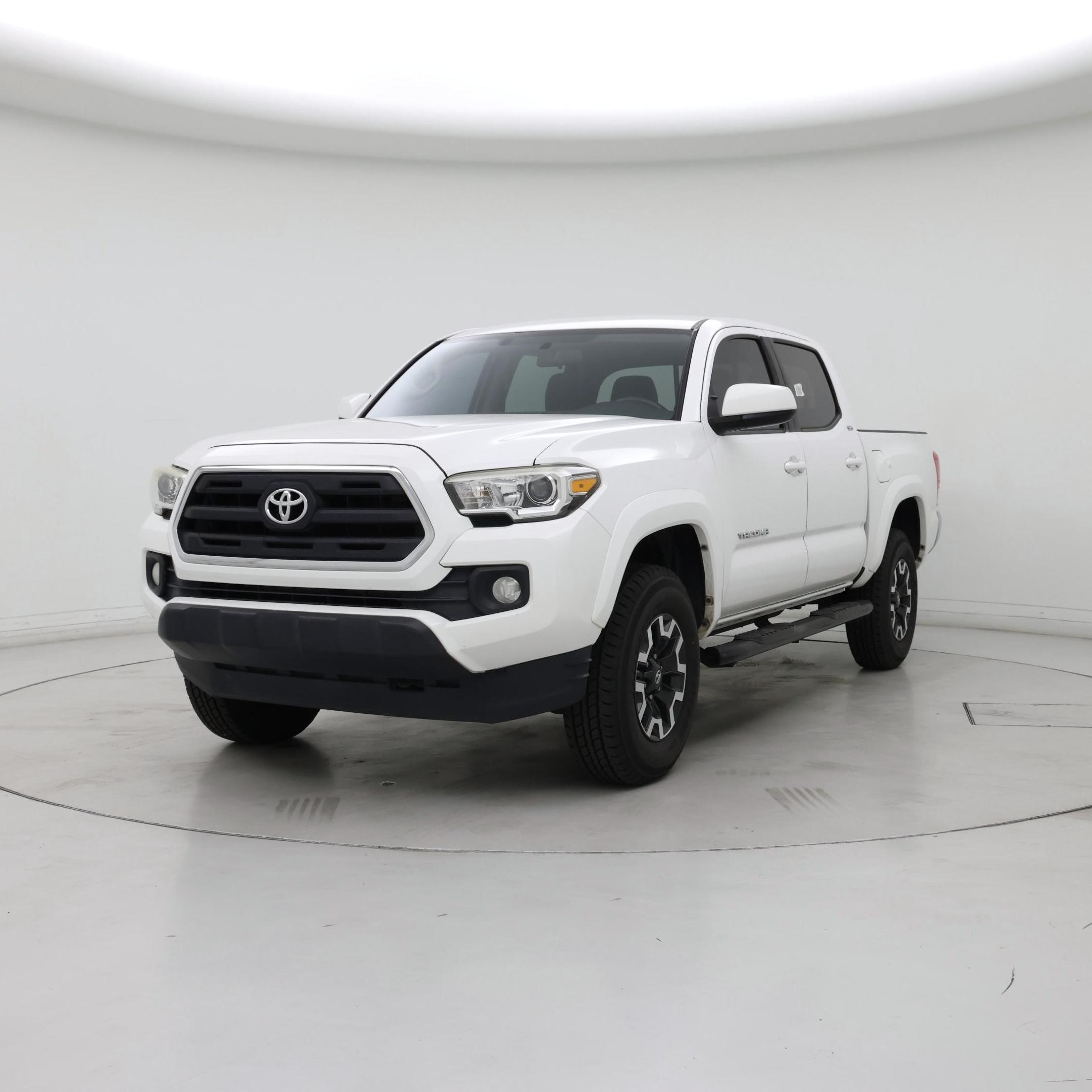 Thumbnail: 2016 Toyota Tacoma - 4