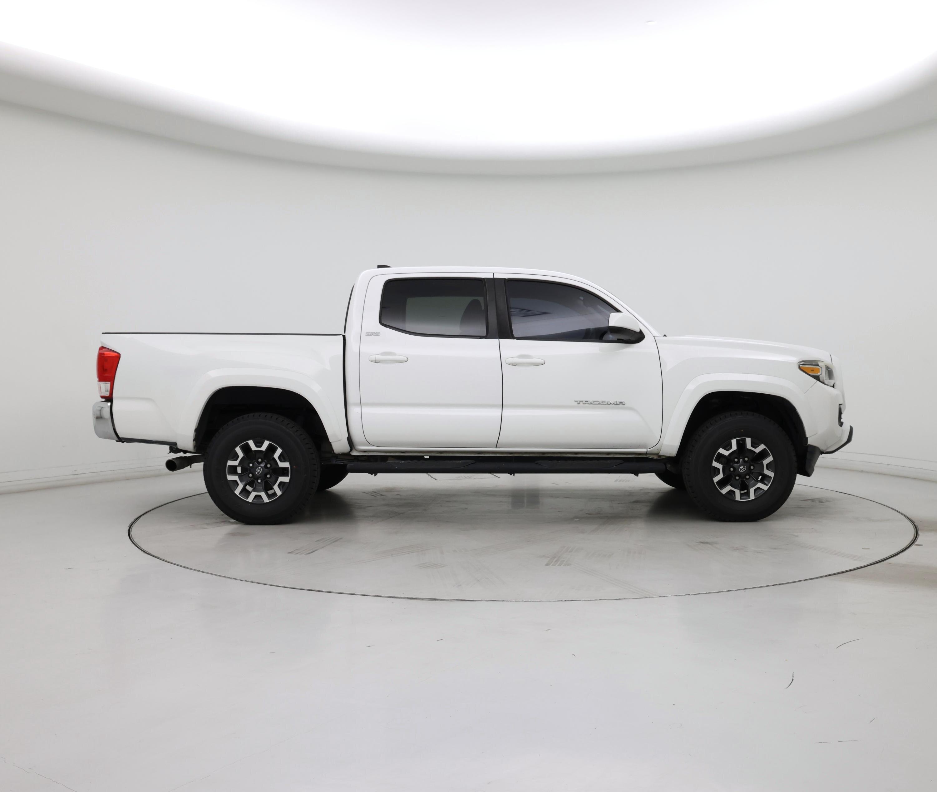 Thumbnail: 2016 Toyota Tacoma - 7