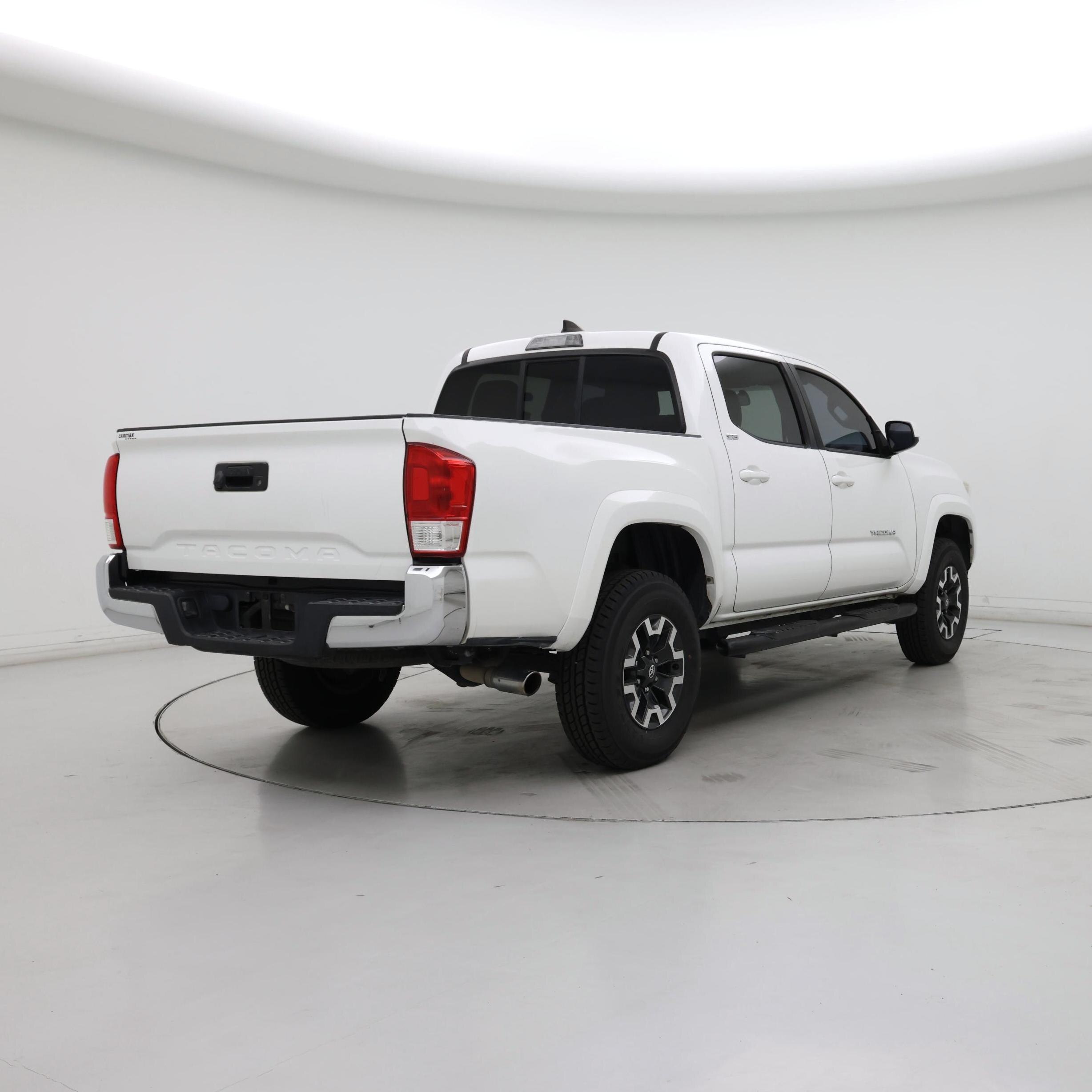 Thumbnail: 2016 Toyota Tacoma - 8