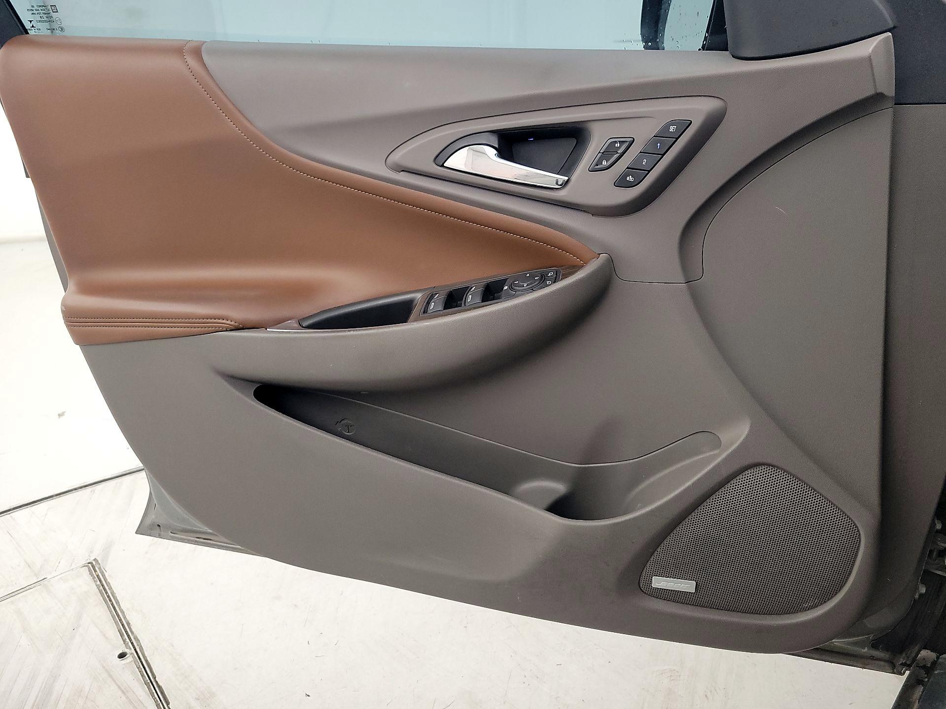 Thumbnail: 2017 Chevrolet Malibu - 12