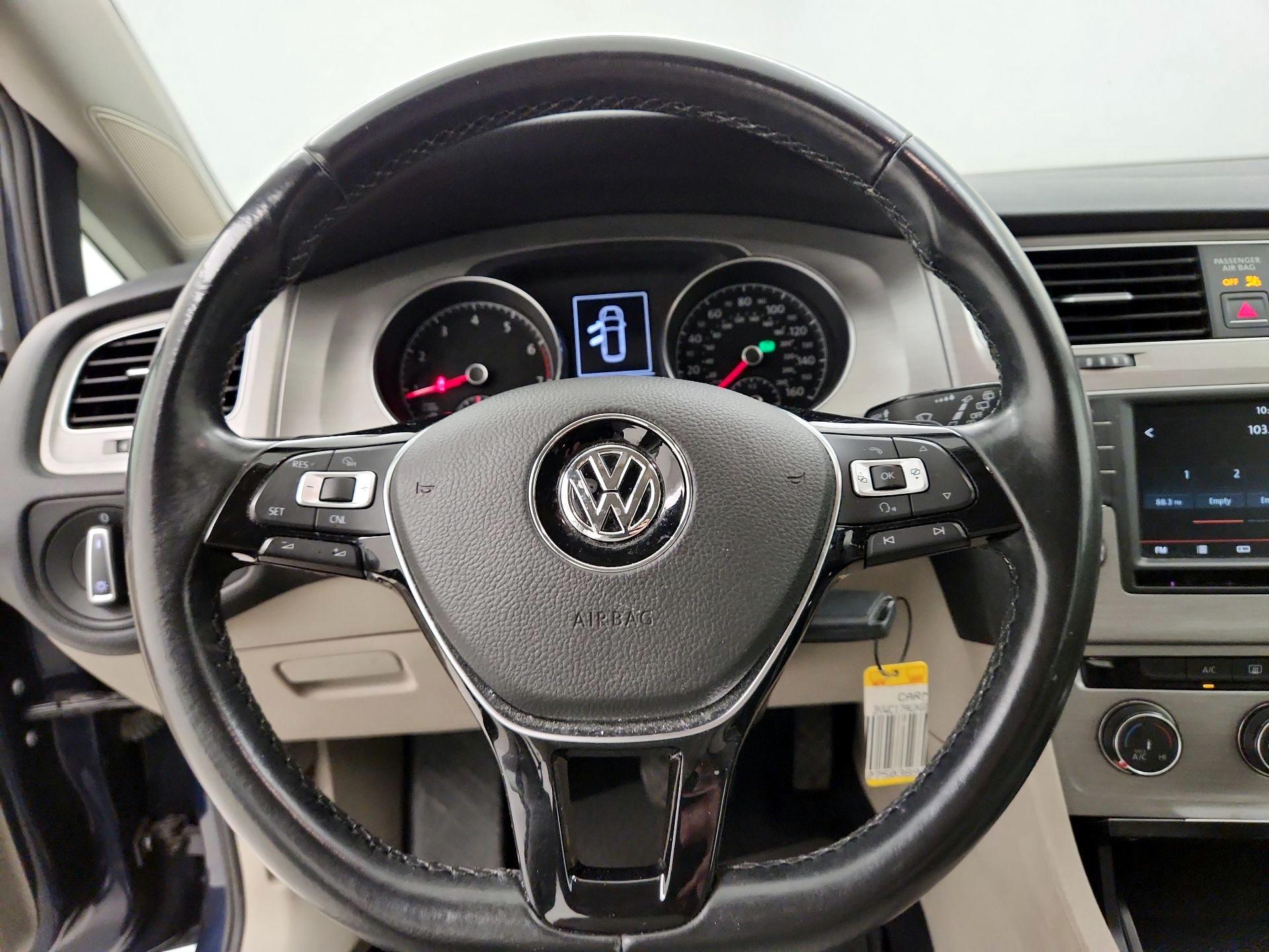 Thumbnail: 2016 Volkswagen Golf - 10