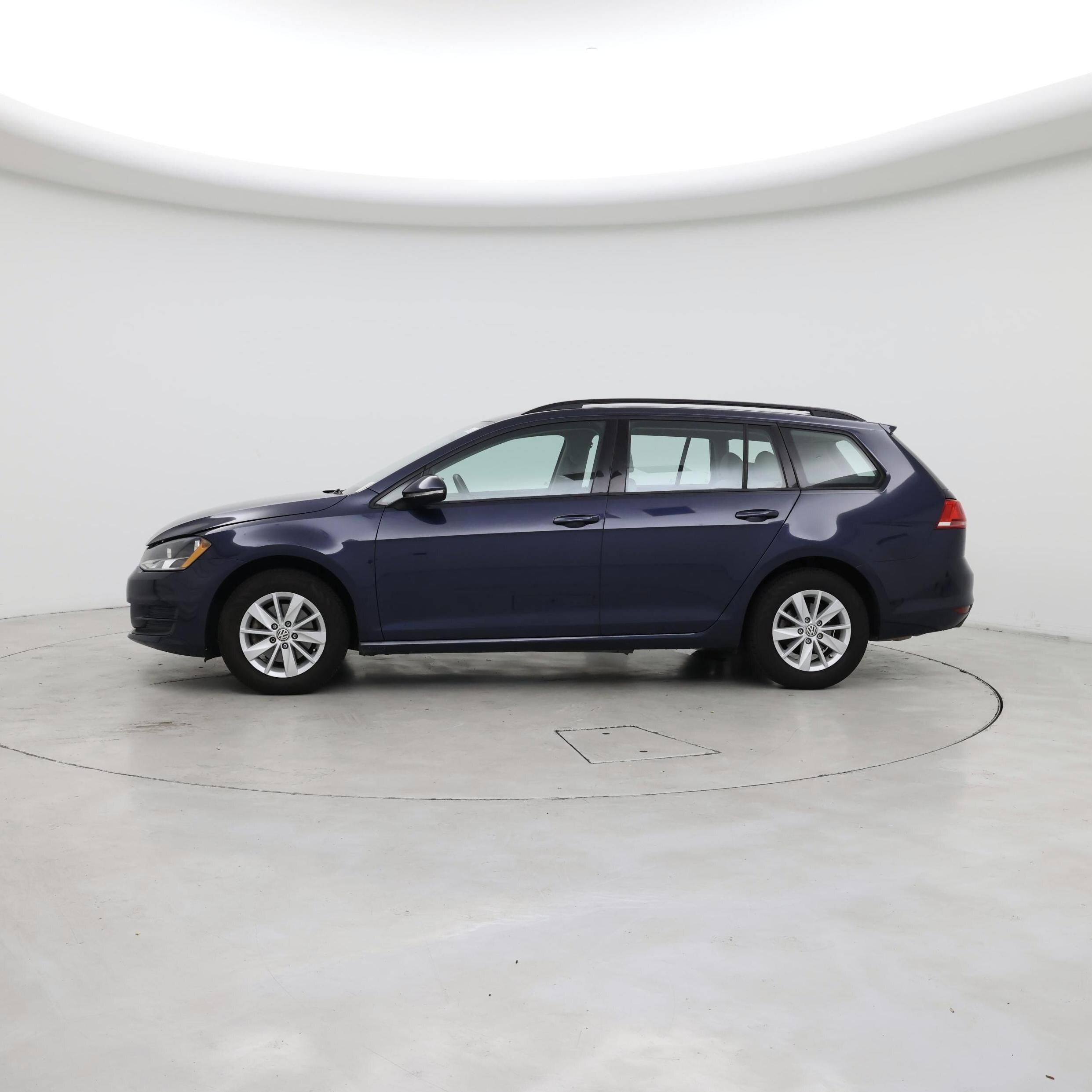 Thumbnail: 2016 Volkswagen Golf - 3