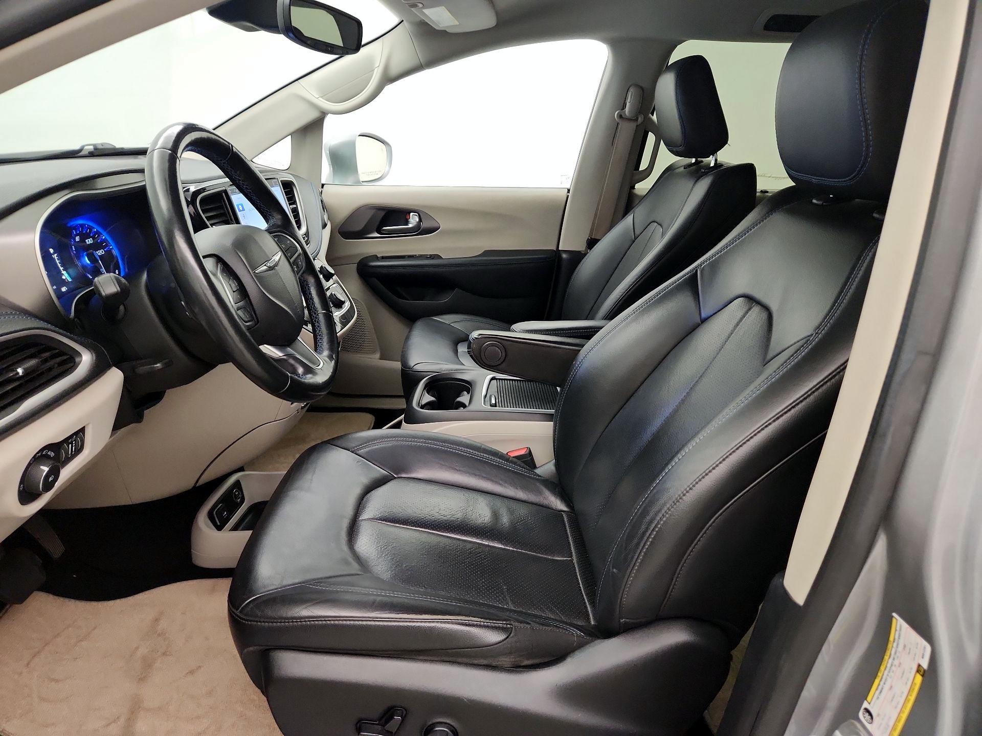 Thumbnail: 2021 Chrysler Pacifica - 11