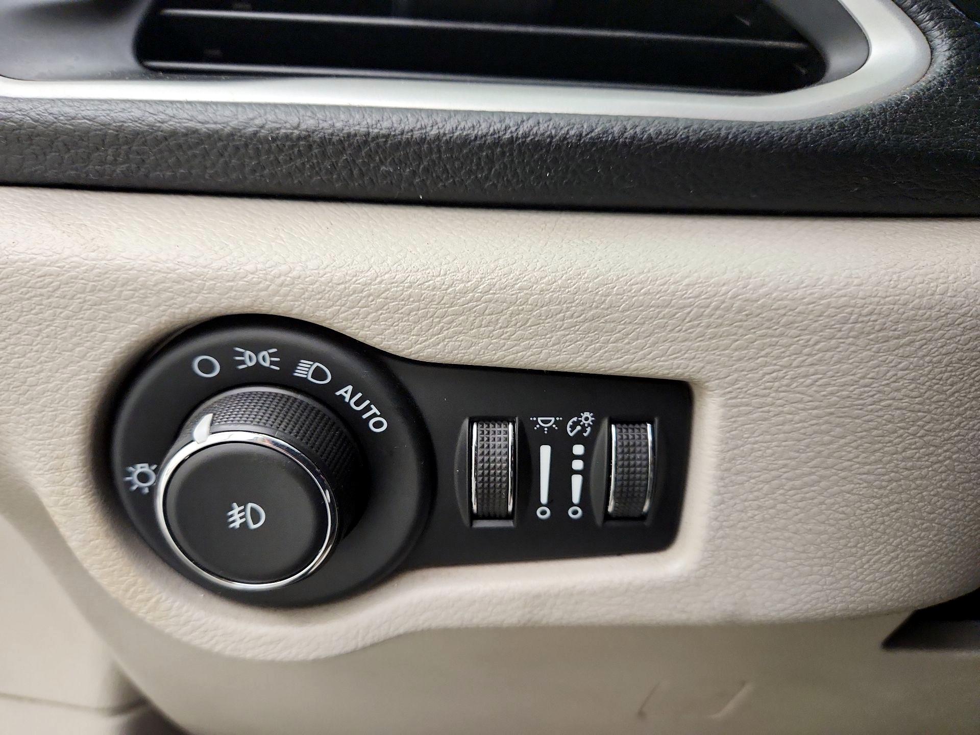 Thumbnail: 2021 Chrysler Pacifica - 13