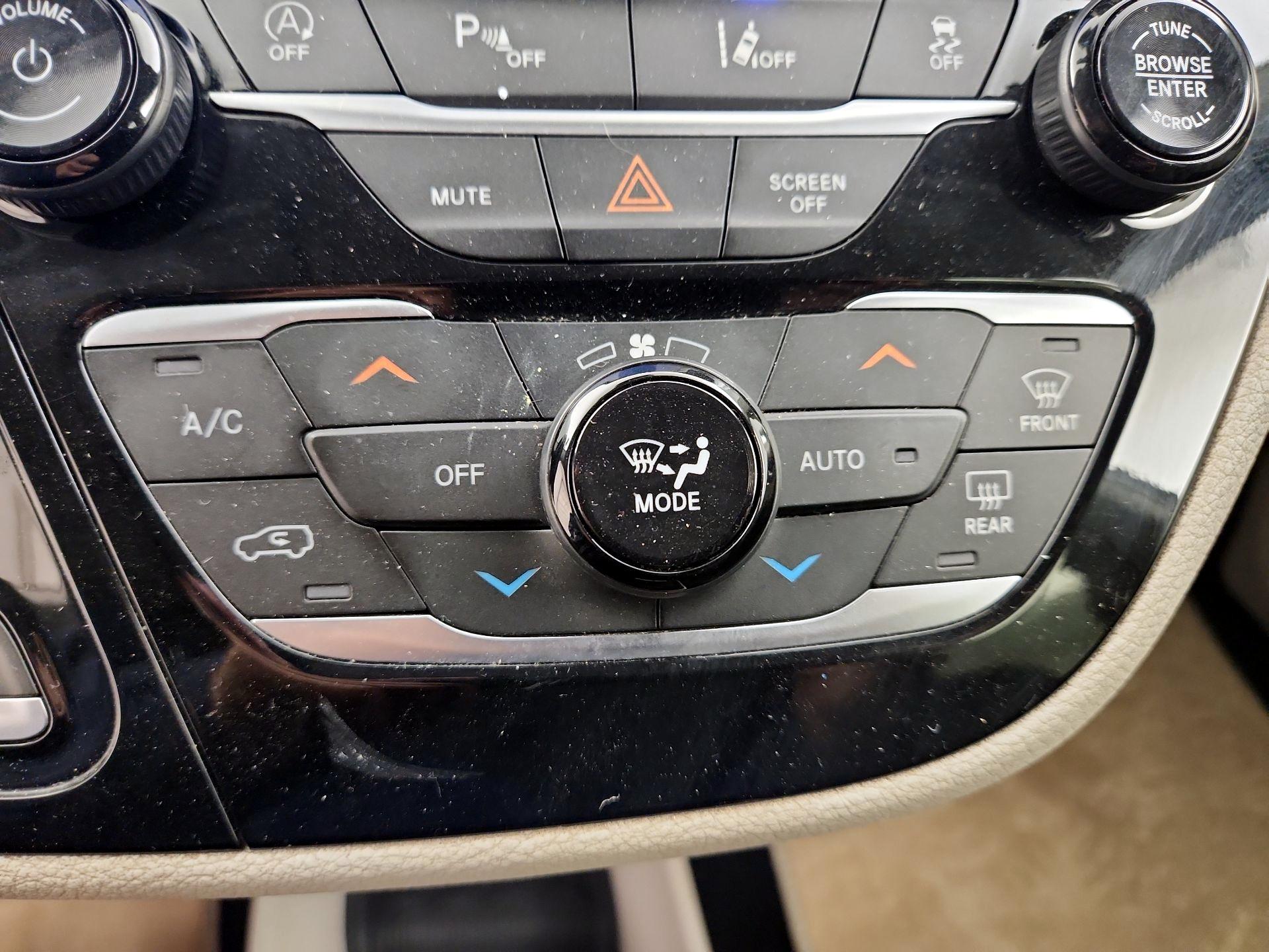 Thumbnail: 2021 Chrysler Pacifica - 16