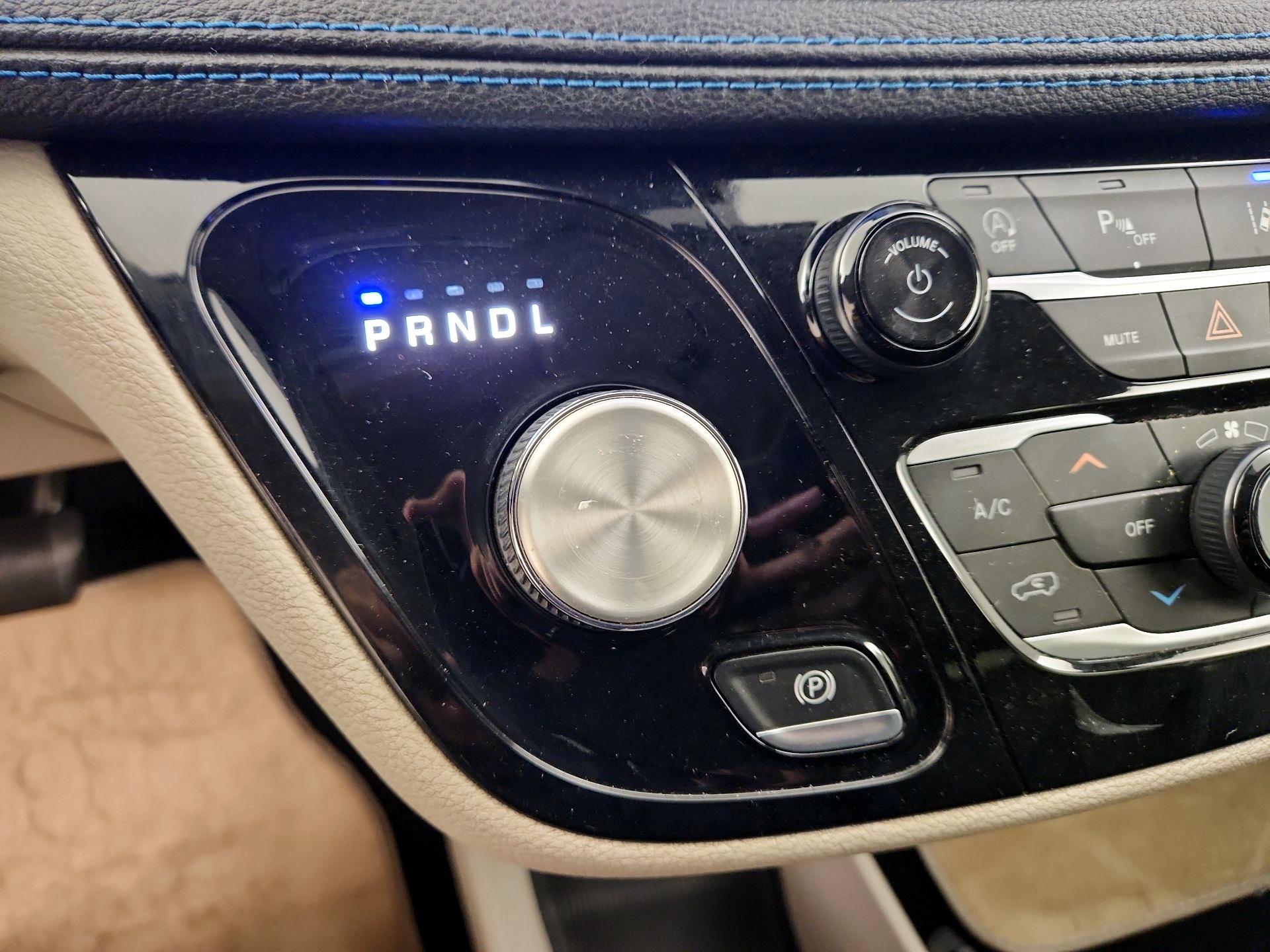 Thumbnail: 2021 Chrysler Pacifica - 17