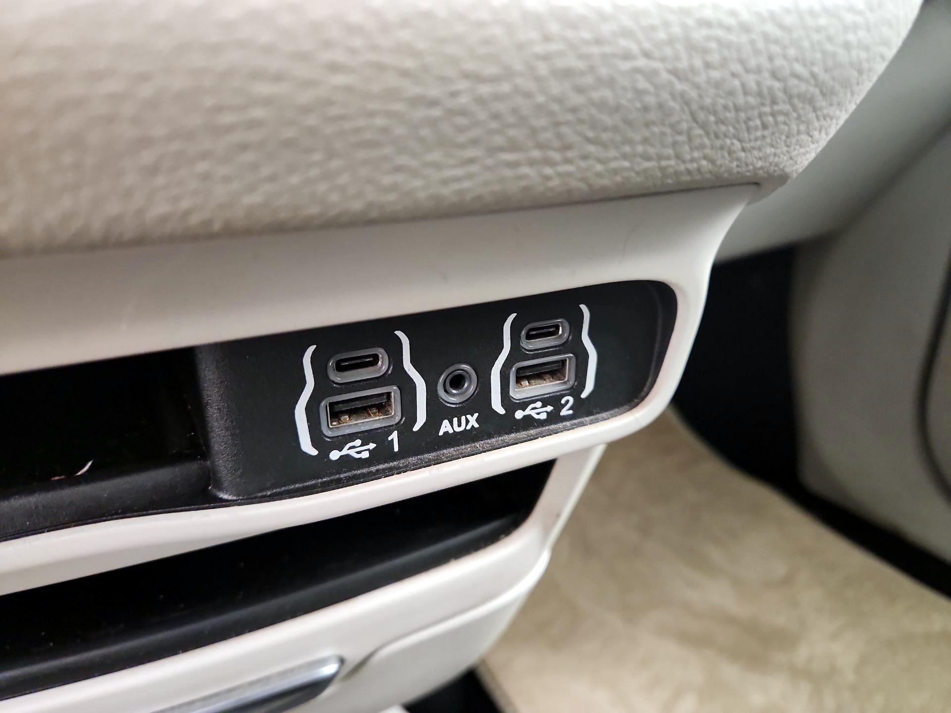 Thumbnail: 2021 Chrysler Pacifica - 18