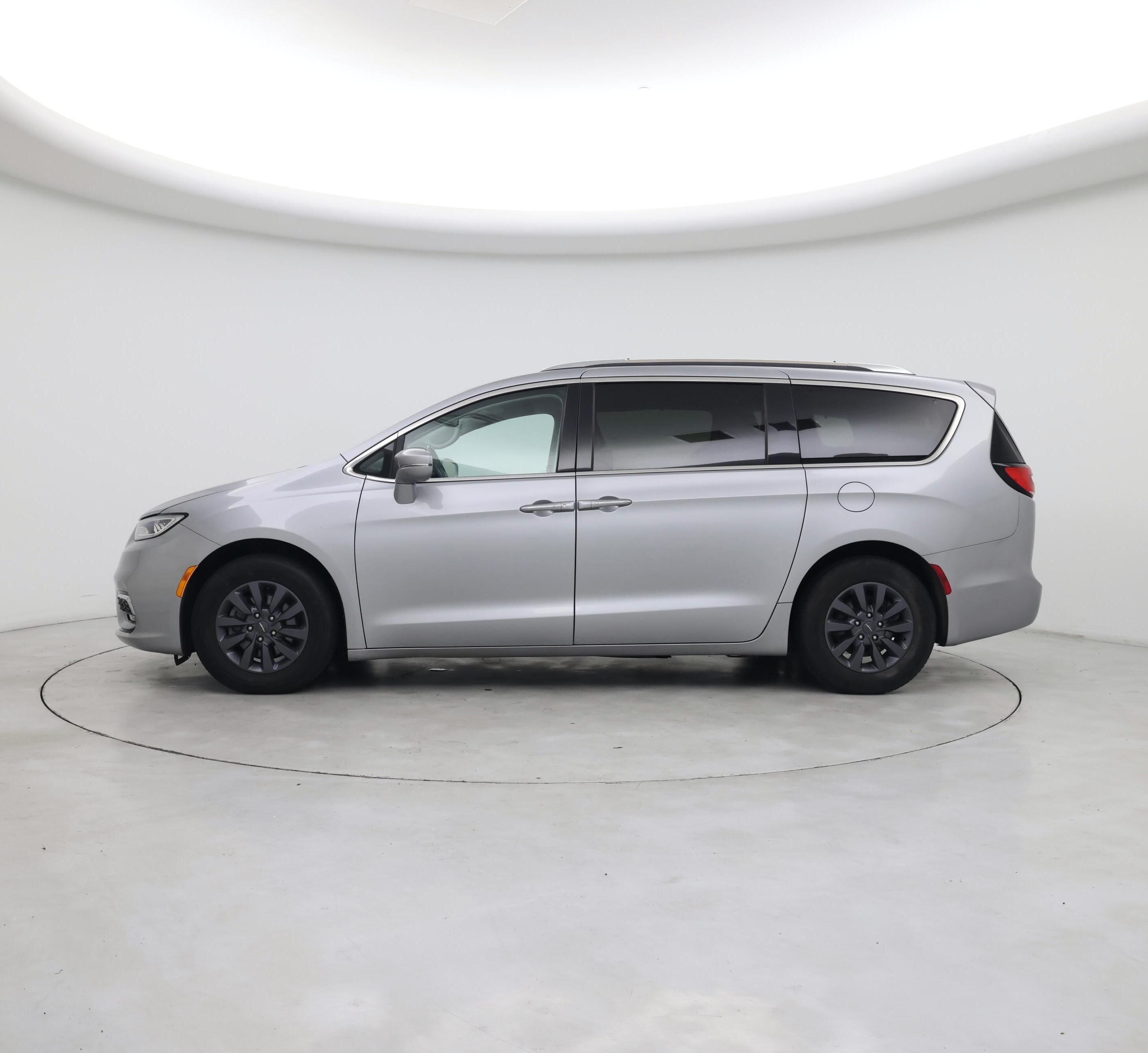 Thumbnail: 2021 Chrysler Pacifica - 3