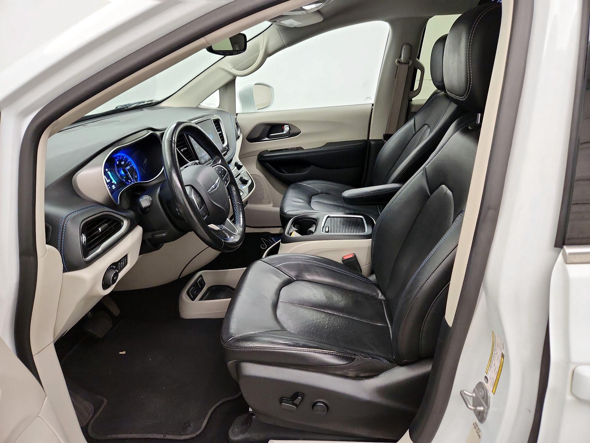 Thumbnail: 2021 Chrysler Pacifica - 11