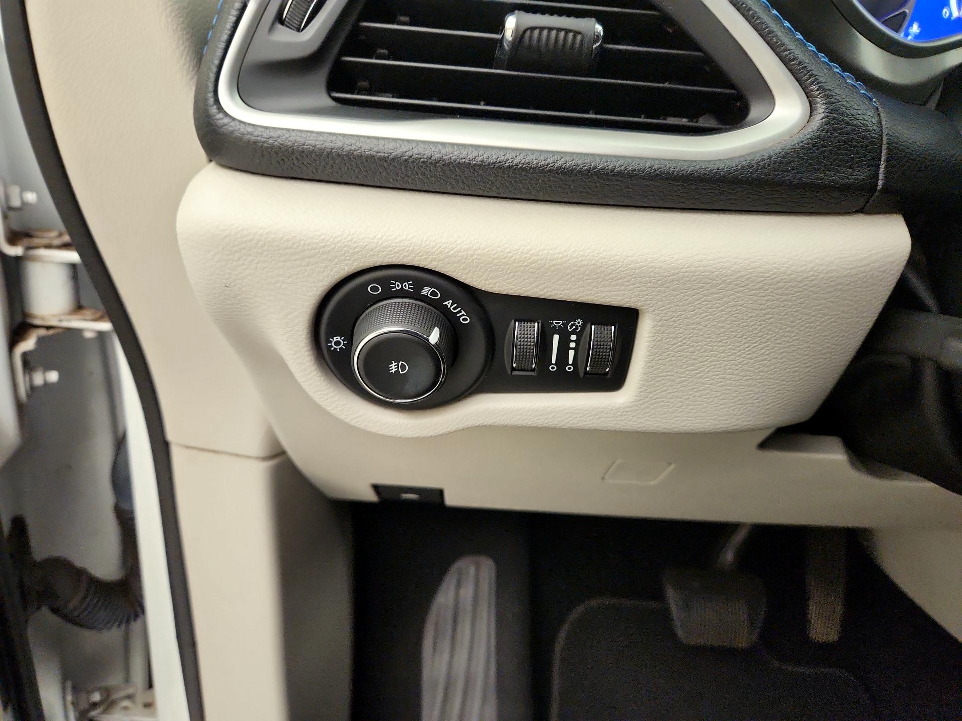Thumbnail: 2021 Chrysler Pacifica - 13