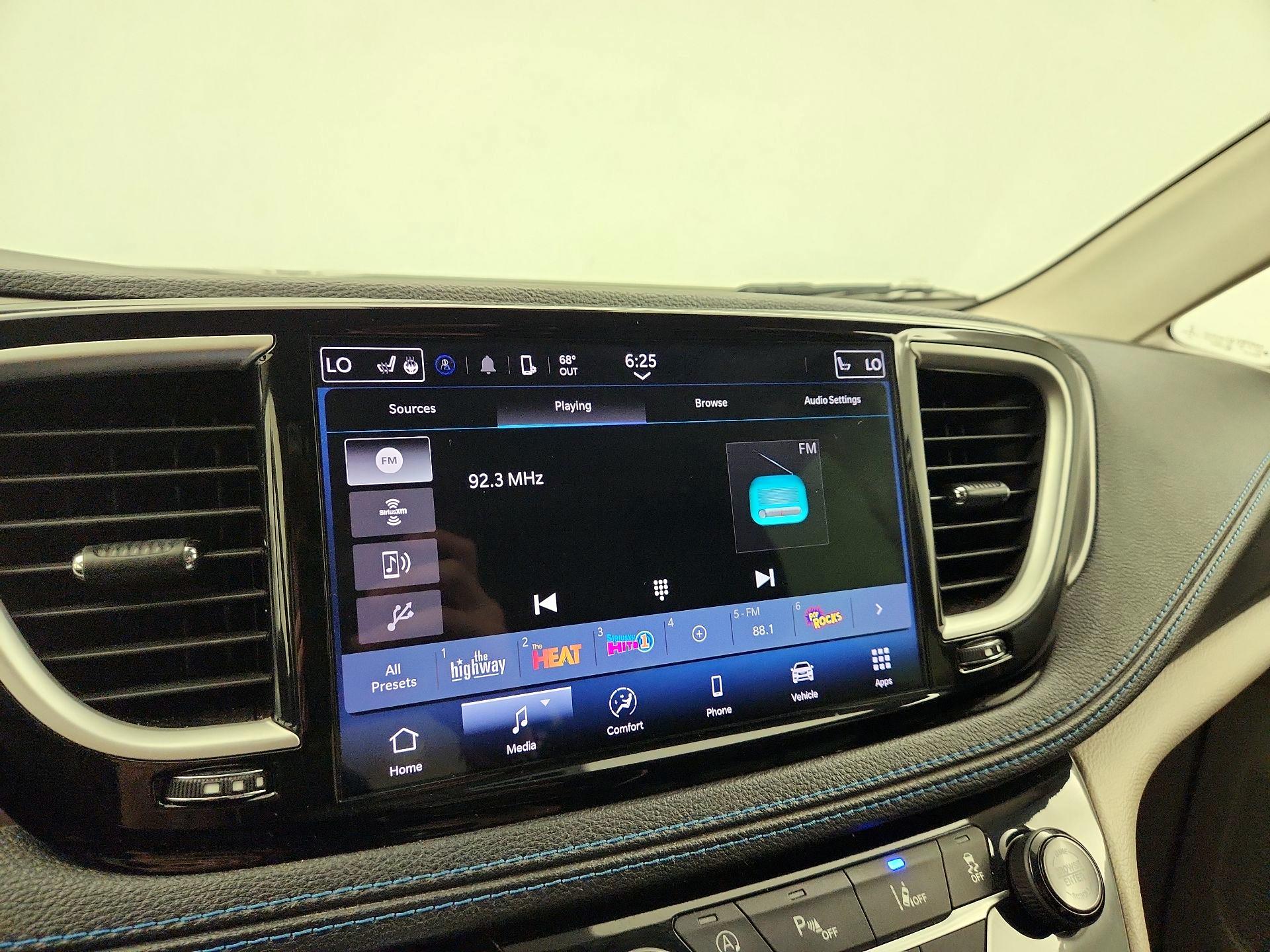 Thumbnail: 2021 Chrysler Pacifica - 15