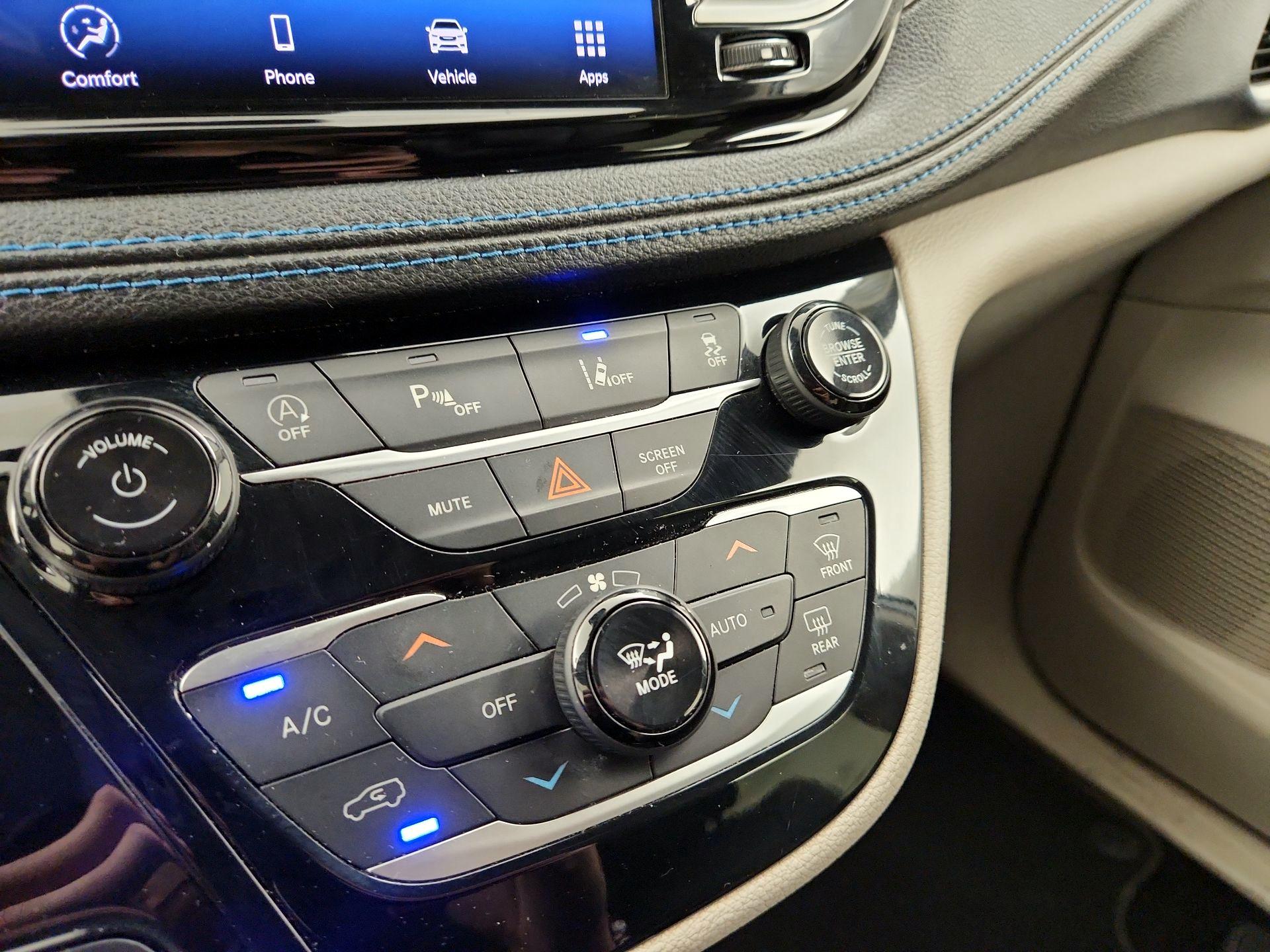 Thumbnail: 2021 Chrysler Pacifica - 16