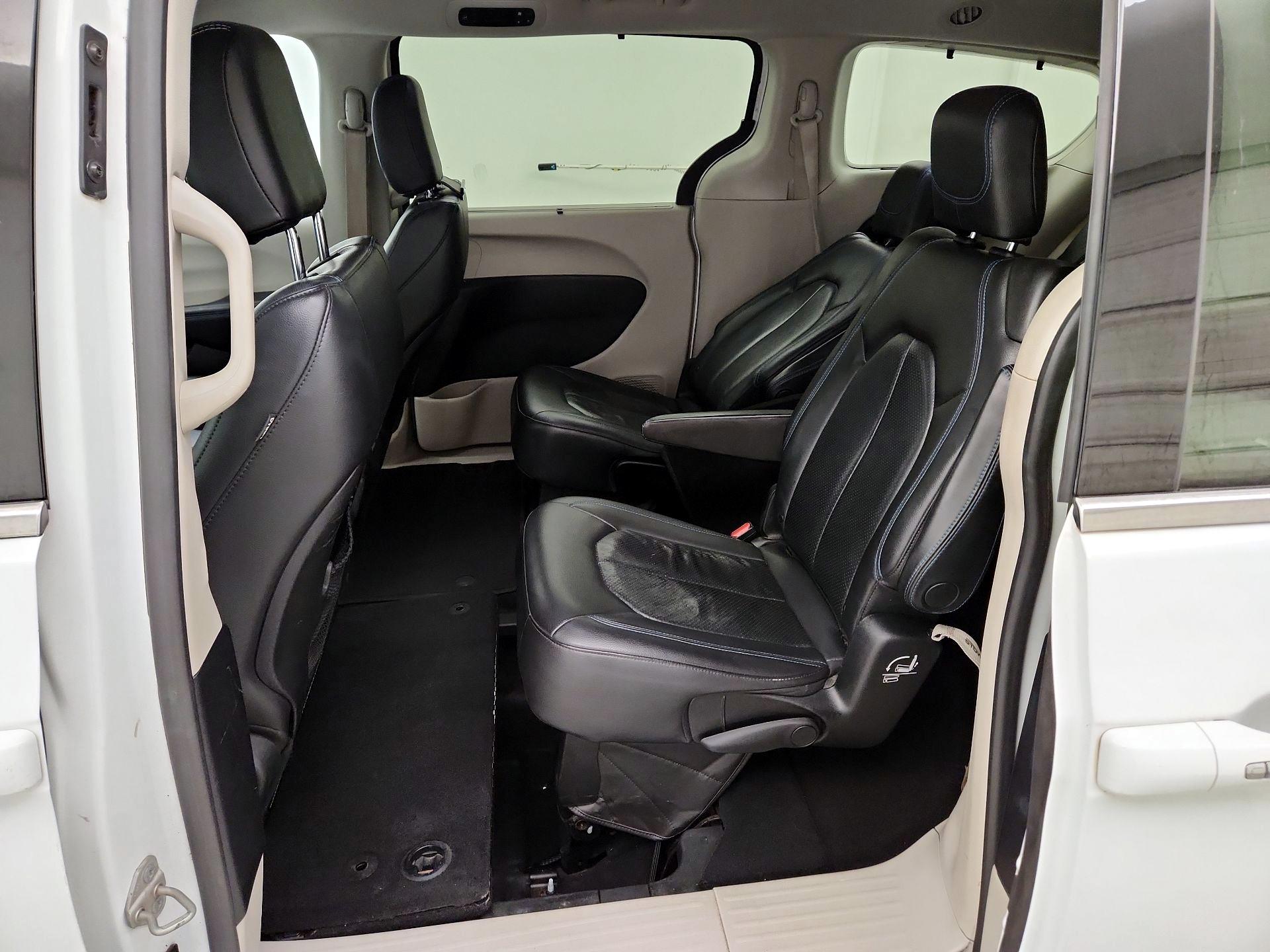 Thumbnail: 2021 Chrysler Pacifica - 19