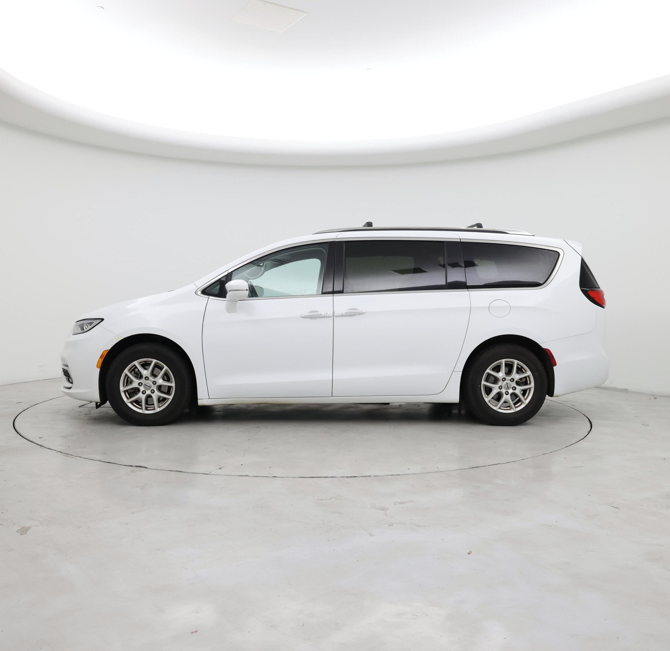 Thumbnail: 2021 Chrysler Pacifica - 3