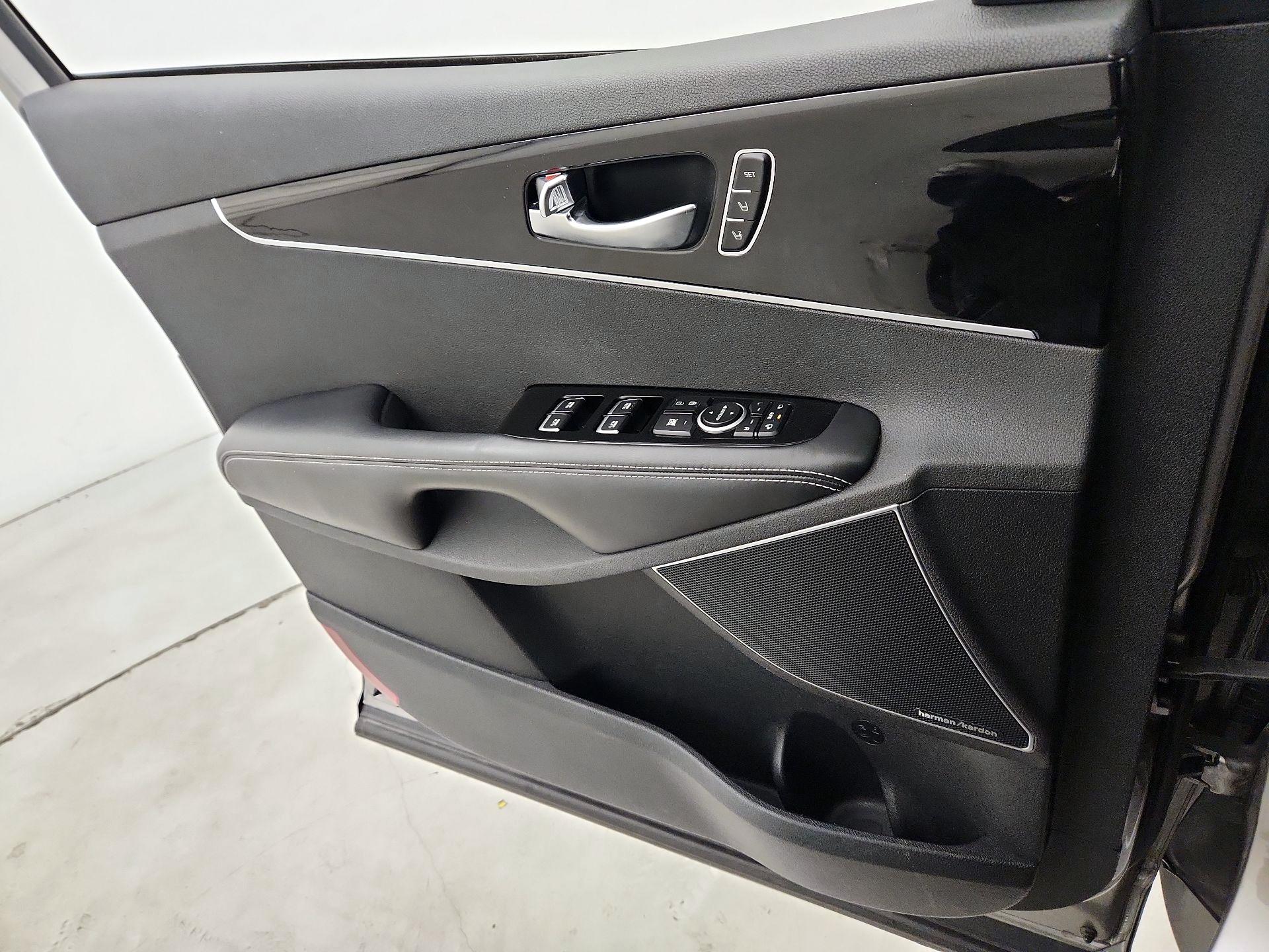 Thumbnail: 2019 Kia Sorento - 12