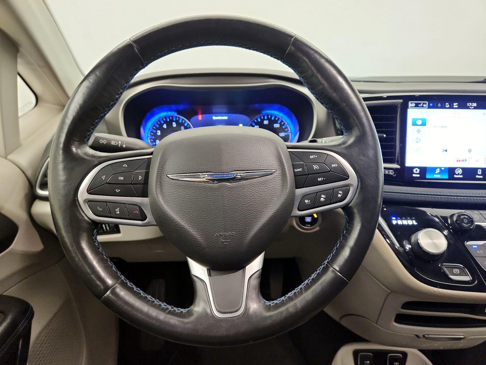 Thumbnail: 2021 Chrysler Pacifica - 10