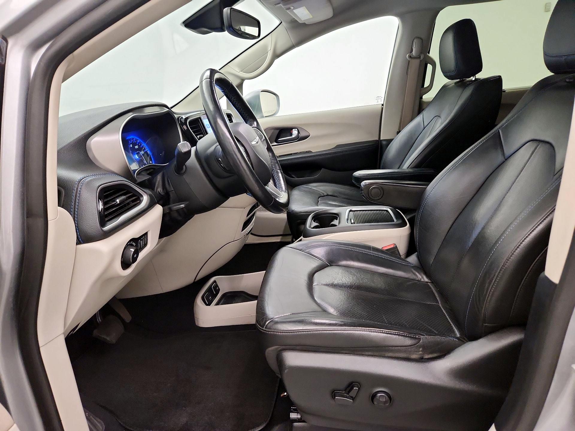 Thumbnail: 2021 Chrysler Pacifica - 11