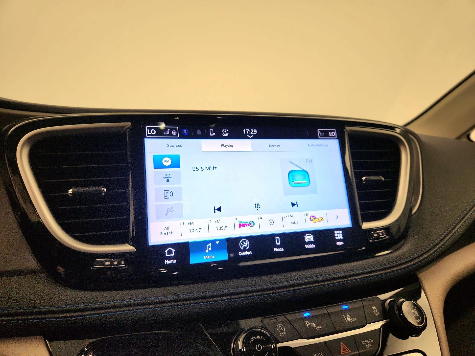 Thumbnail: 2021 Chrysler Pacifica - 15