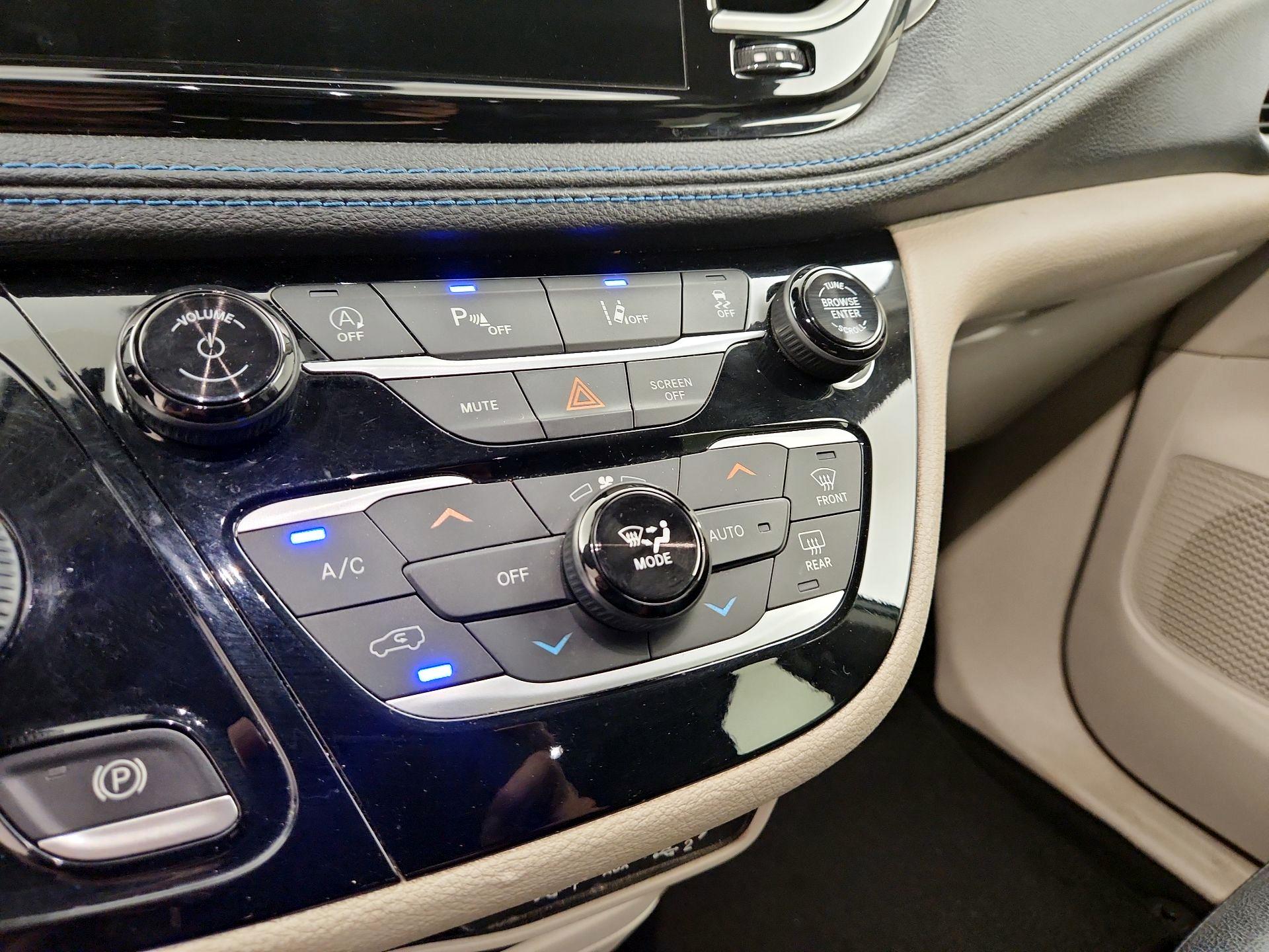 Thumbnail: 2021 Chrysler Pacifica - 16