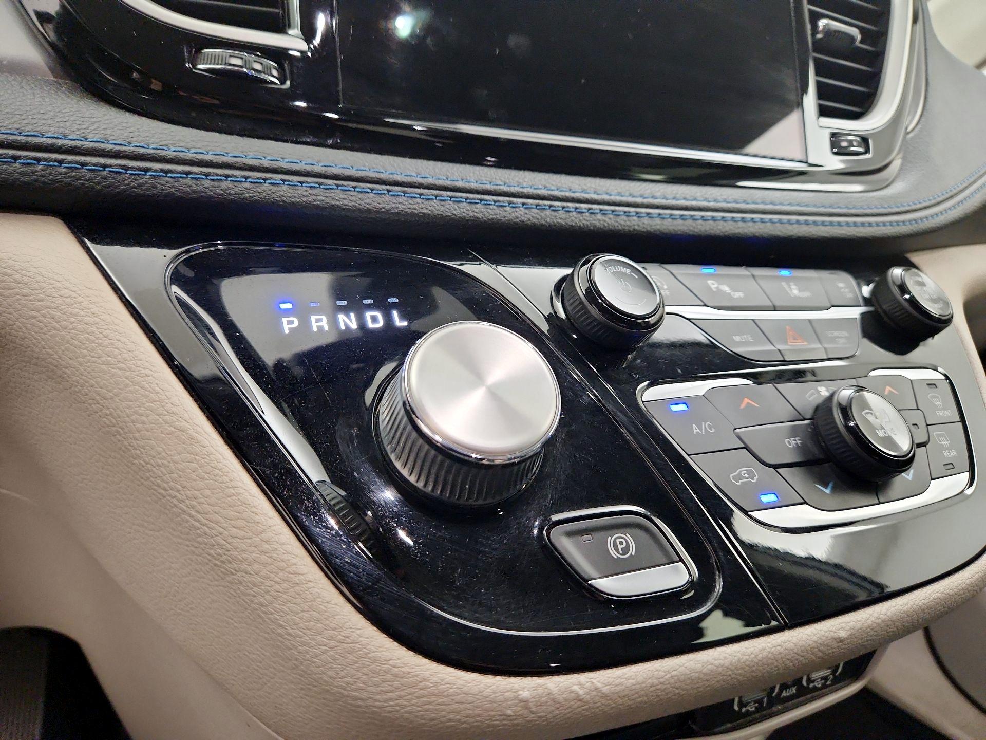 Thumbnail: 2021 Chrysler Pacifica - 17