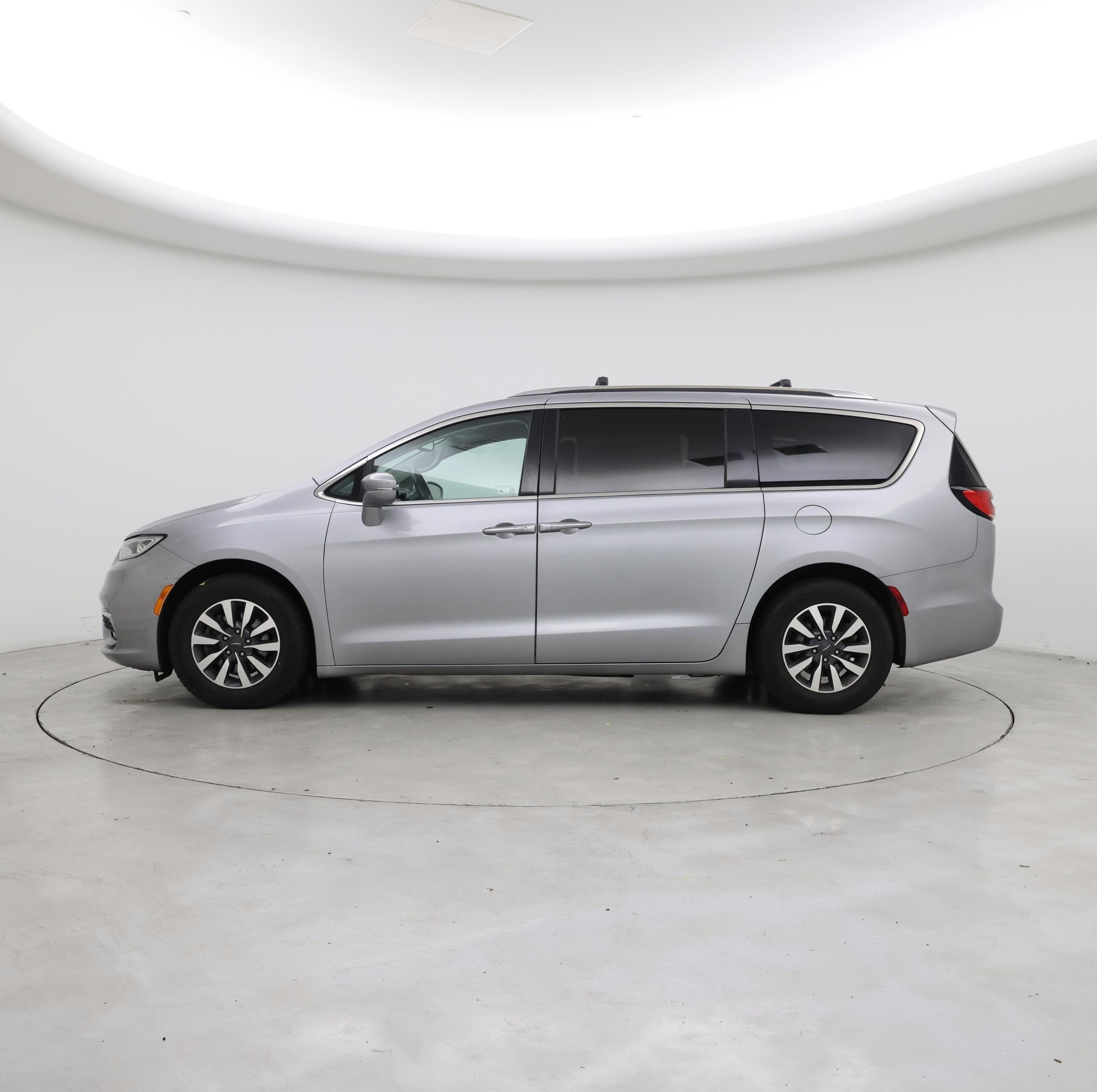 Thumbnail: 2021 Chrysler Pacifica - 3