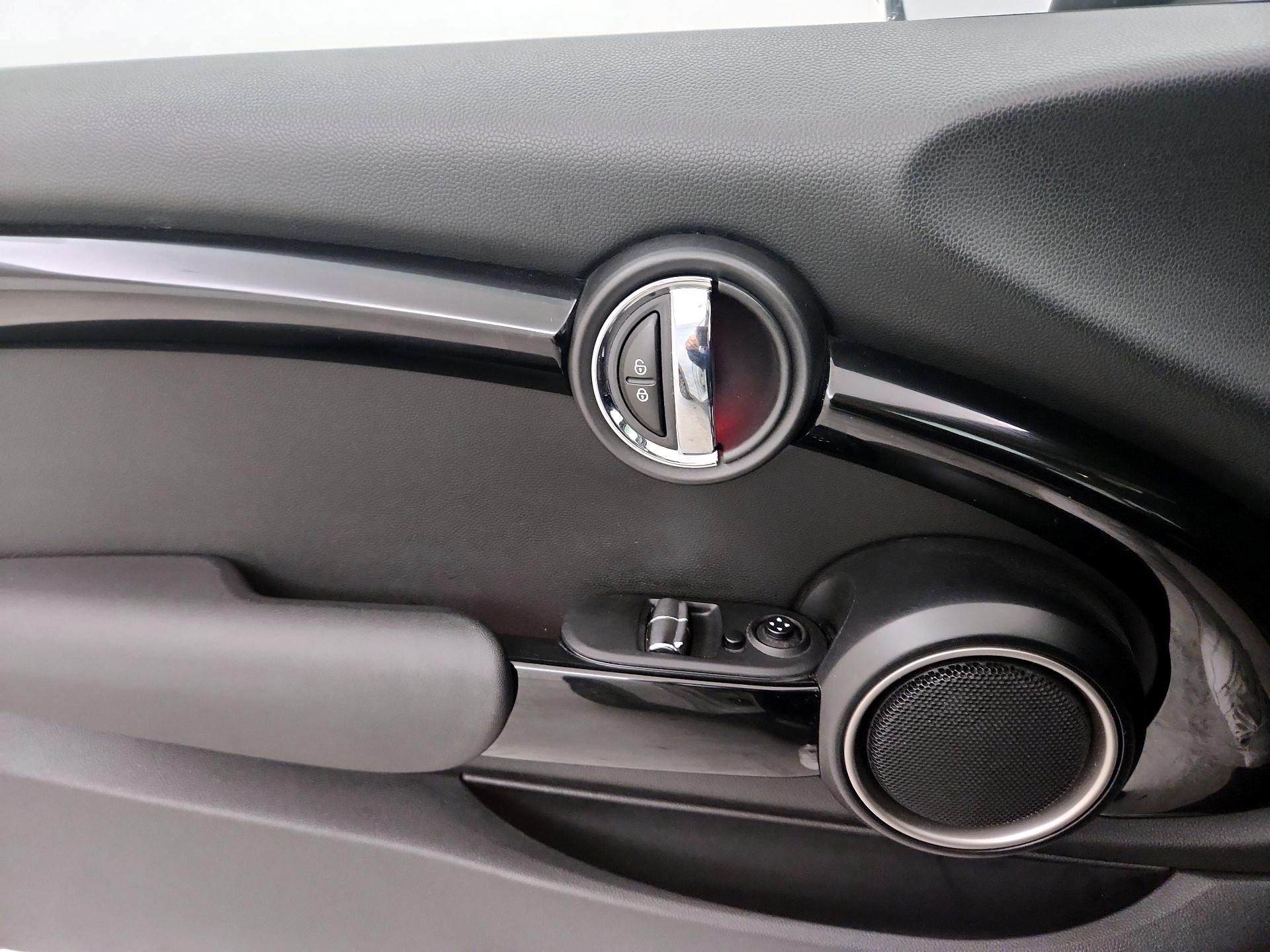 Thumbnail: 2015 MINI Cooper Hardtop - 12