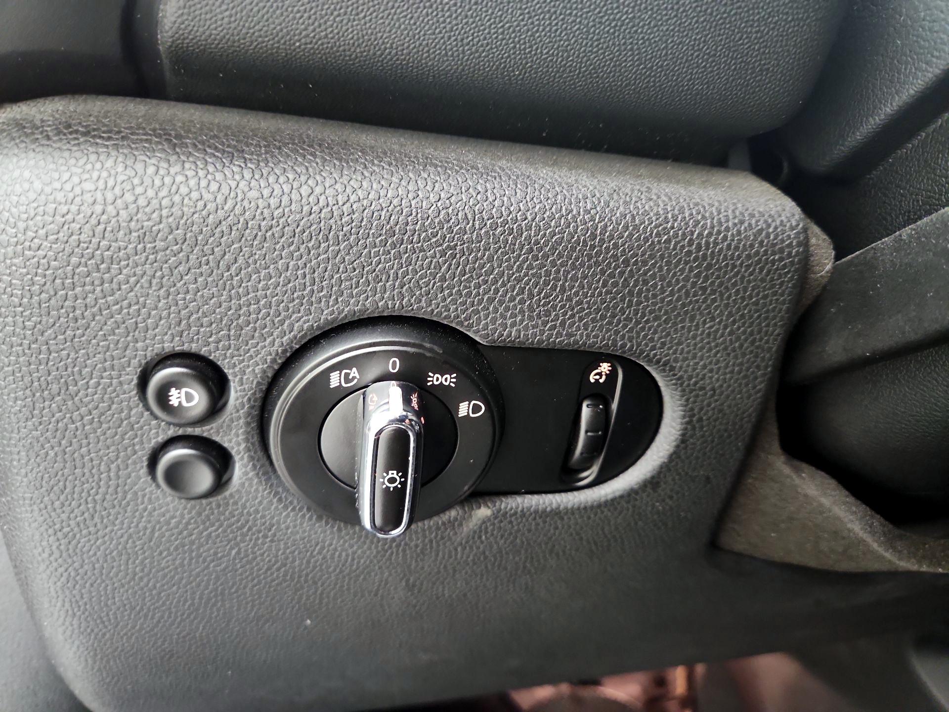 Thumbnail: 2015 MINI Cooper Hardtop - 13