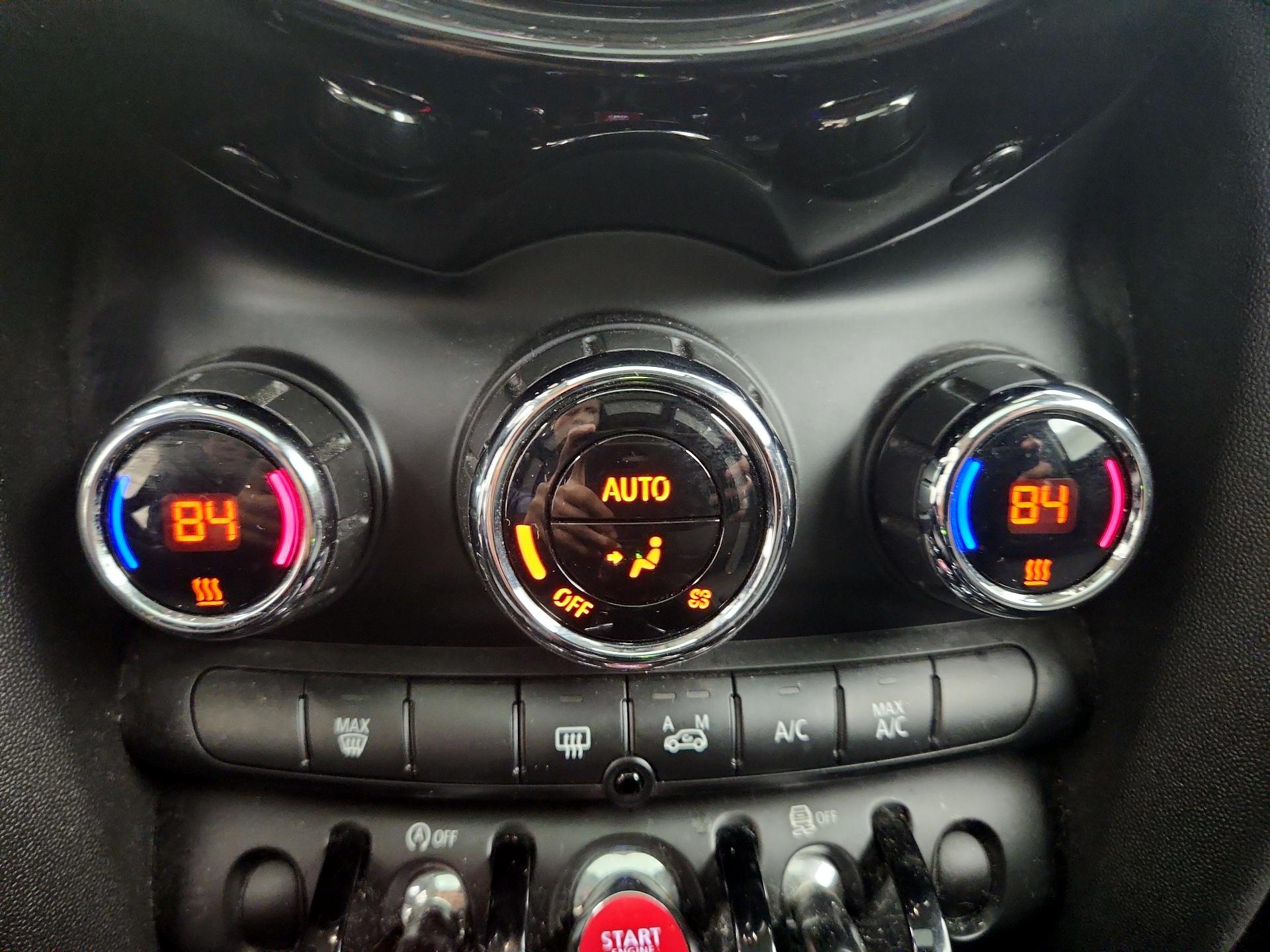 Thumbnail: 2015 MINI Cooper Hardtop - 15