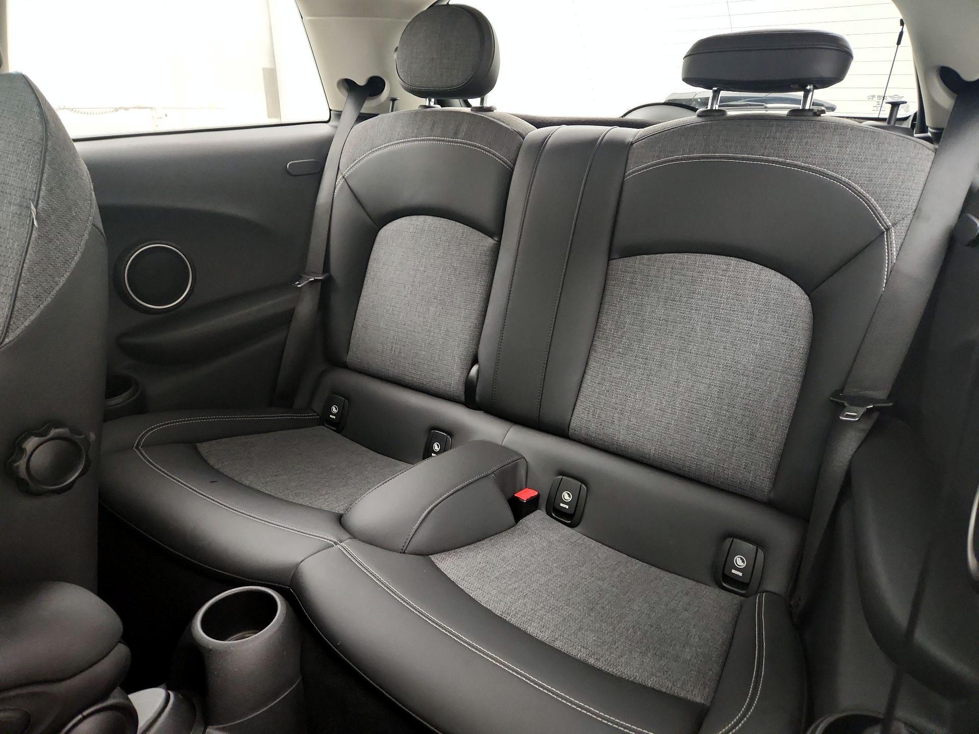 Thumbnail: 2015 MINI Cooper Hardtop - 19