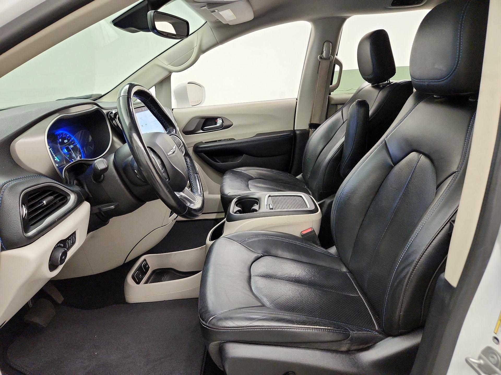 Thumbnail: 2021 Chrysler Pacifica - 11