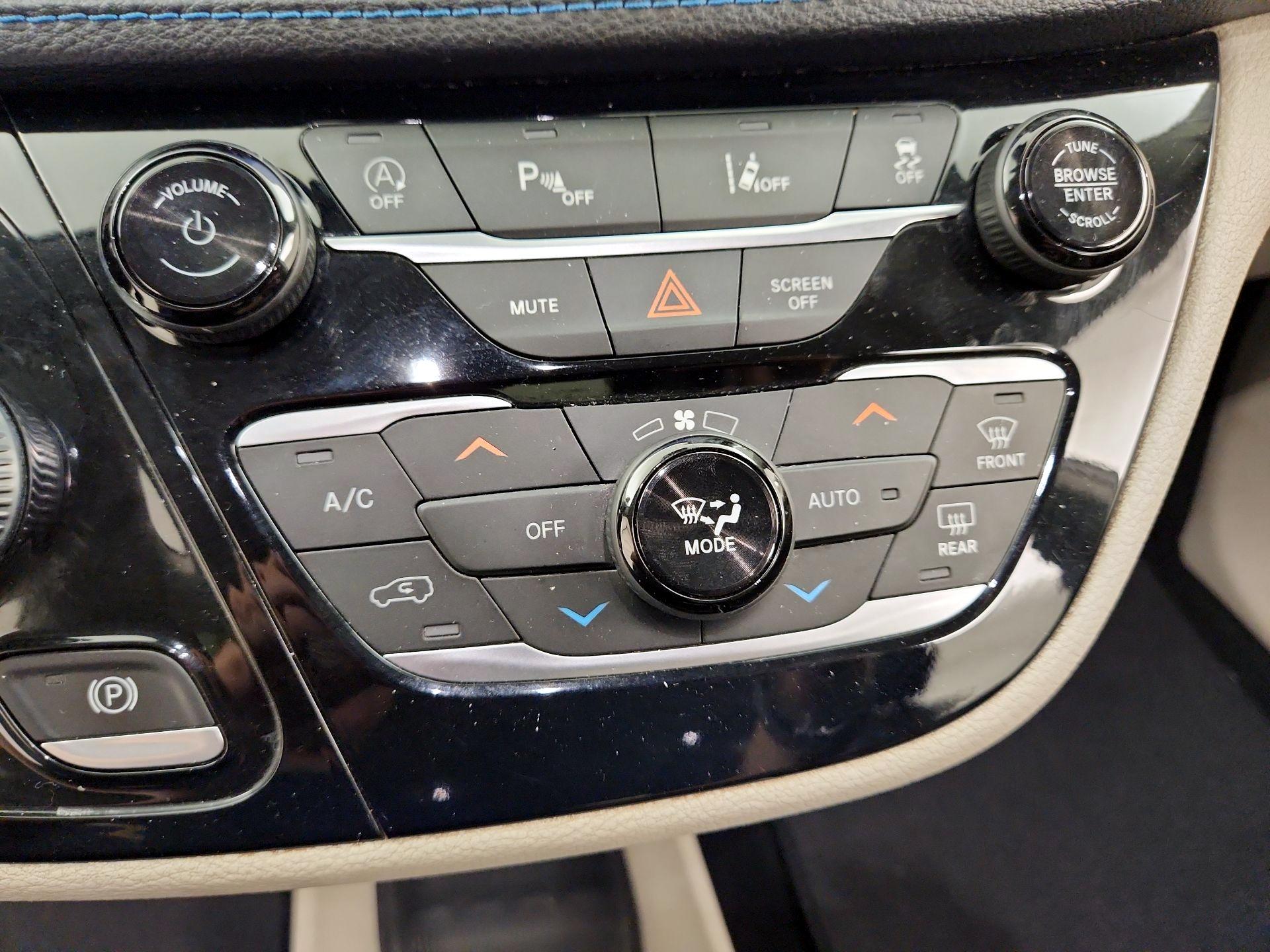 Thumbnail: 2021 Chrysler Pacifica - 16