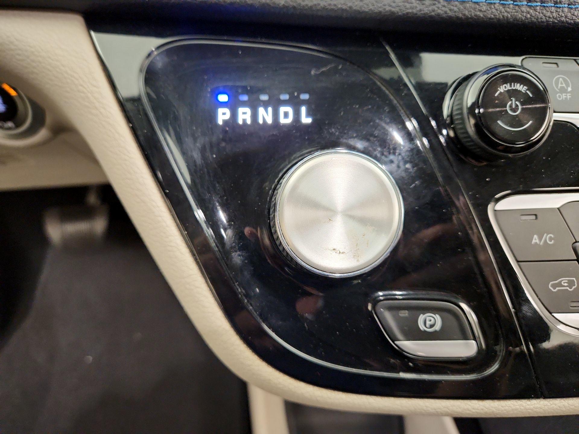 Thumbnail: 2021 Chrysler Pacifica - 17
