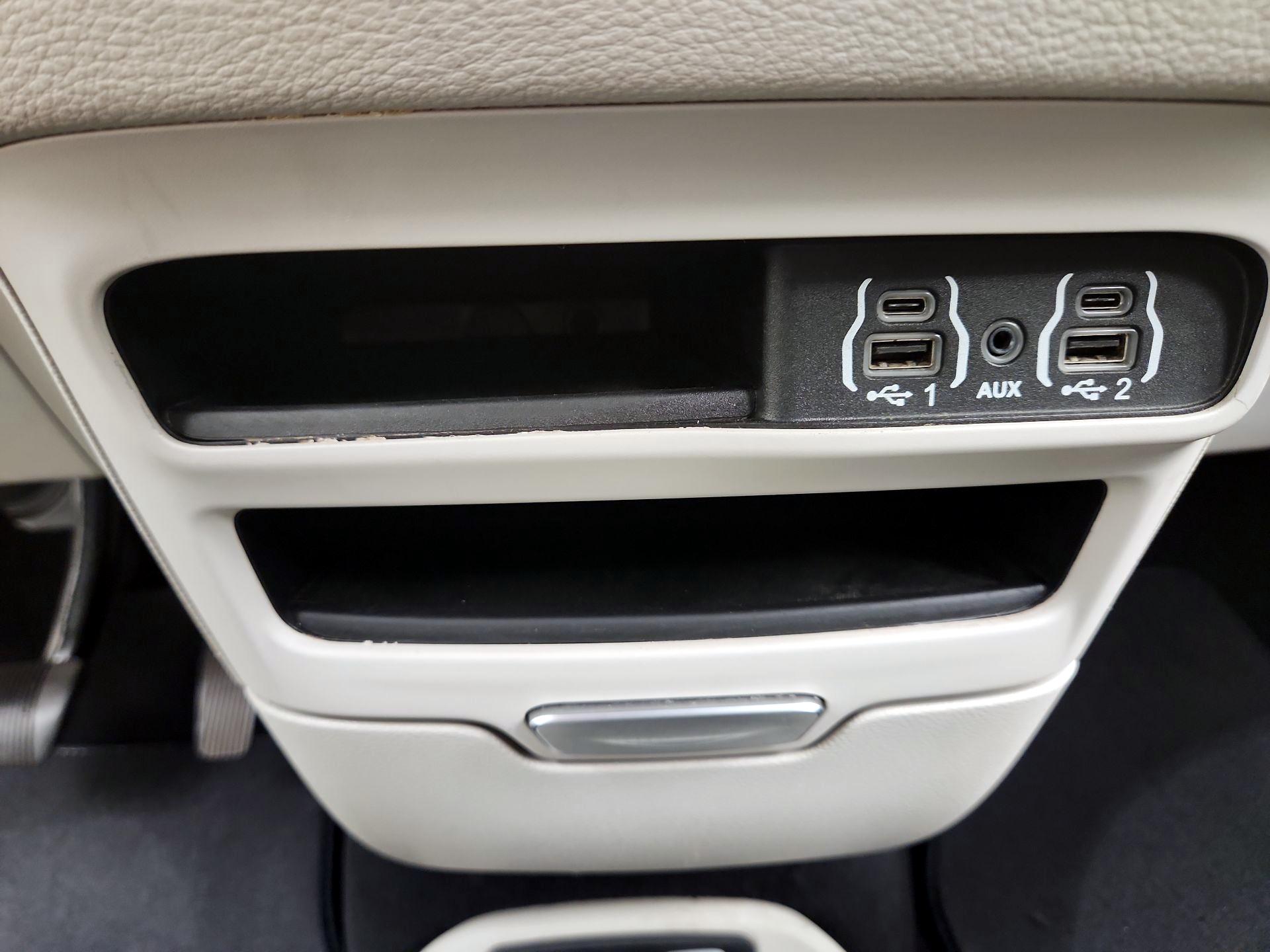 Thumbnail: 2021 Chrysler Pacifica - 18